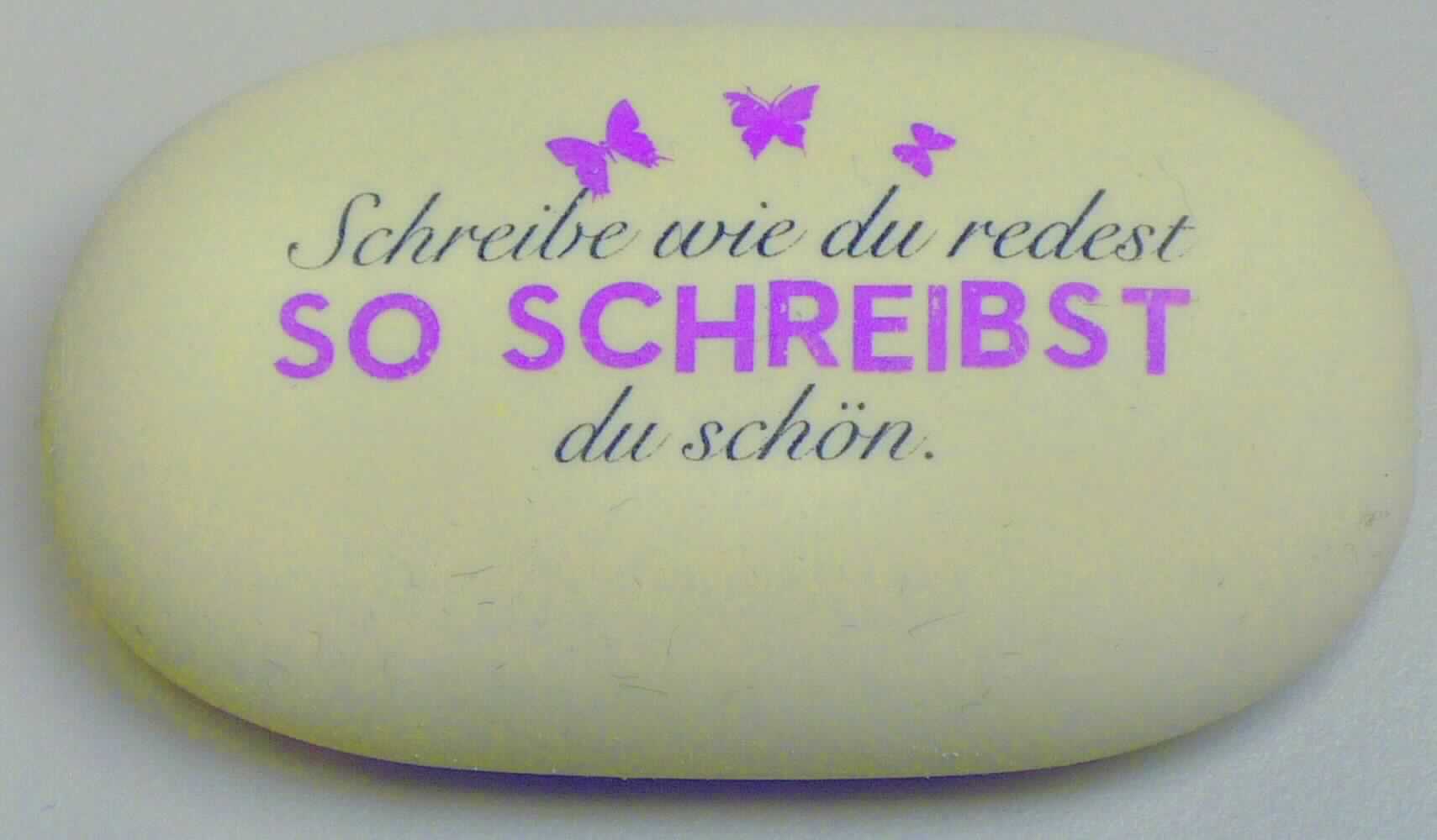 Angabe des Antragstellers:
Radiergummi aus Weichkautschuk

Feststellungen an einem Warenmuster:
Es wurde ein Radierer in Form eines Stückes Seife vorgelegt. Der Radierer ist ca. 6,5 x 3,8 x 1,5 cm groß. Der Radierer ist beschriftet und in einem Karton verpackt.

Befund:
Es liegt ein Radiergummi aus Kautschuk der Unterposition 4016 9200 vor.