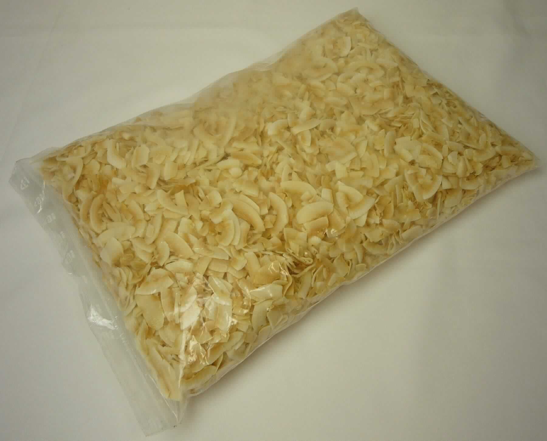 Kokosnusschips

Antragsangaben: geröstete, ungesüßte Kokosnusschips. Aufmachung: in Kartons mit einem Nettogewicht von 10 kg. 

Beschaffenheit des vorgelegten Warenmusters: hellbraune, in der Größe variierende, knusprig und nach Kokosnuss schmeckende Chips mit Röstmerkmalen.

Früchte, Nüsse und andere genießbare Pflanzenteile, in anderer Weise zubereitet oder haltbar gemacht, auch mit Zusatz von Zucker, anderen Süßmitteln oder Alkohol, anderweit weder genannt noch inbegriffen, Schalenfrüchte, Erdnüsse und andere Samen, auch miteinander vermischt, andere als Erdnüsse, in unmittelbaren Umschließungen mit einem Gewicht des Inhalts von mehr als 1 kg, tropische Nüsse, andere.