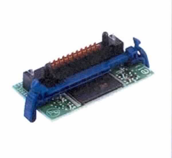 Sog. Toshiba Speichererweiterung,
- Halbleiterspeicher-Modul,
- bestehend aus einer gedruckten Schaltung, die mit elektronischen integrierten Schaltungen 
  sowie weiteren aktiven und passiven Bauelementen bestückt ist, 
- mit Systemanschluss und Befestigungsvorrichtung,
- speziell als Arbeitsspeicher zum Einbau in Drucker der Position 8443 bestimmt.

Die Ware wird als "Teil, erkennbar hauptsächlich für Maschinen der Position 8443 bestimmt, nicht von der Unterpositionen (HS) 8443 91 erfasst, zusammengesetzte elektronische Schaltung (Baugruppe)" eingereiht.