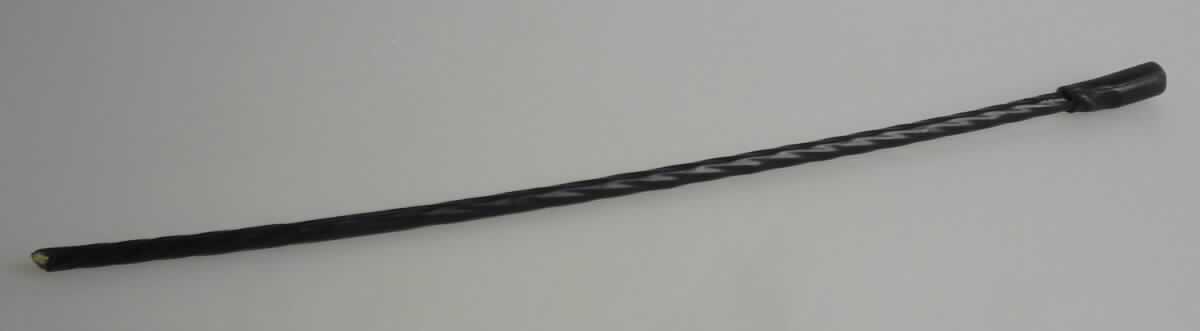 Optisches Kabel, sog. LWL-(Lichtwellenleiter-)-Minikabel,
- aus sechs LWL-Bündeladern zu je zwölf mit doppelschichtigem UV-vernetztem Acrylat 
  umhüllten optischen Fasern in einer gemeinsamen Außenummantelung;
- mit einem Außendurchmesser des Kabels von 6 mm;
- ohne Anschlussstücke;
- bestimmt zum Einblasen in Minirohre.

Die Ware ist als "Kabel aus optischen, einzeln umhüllten Fasern" einzureihen.