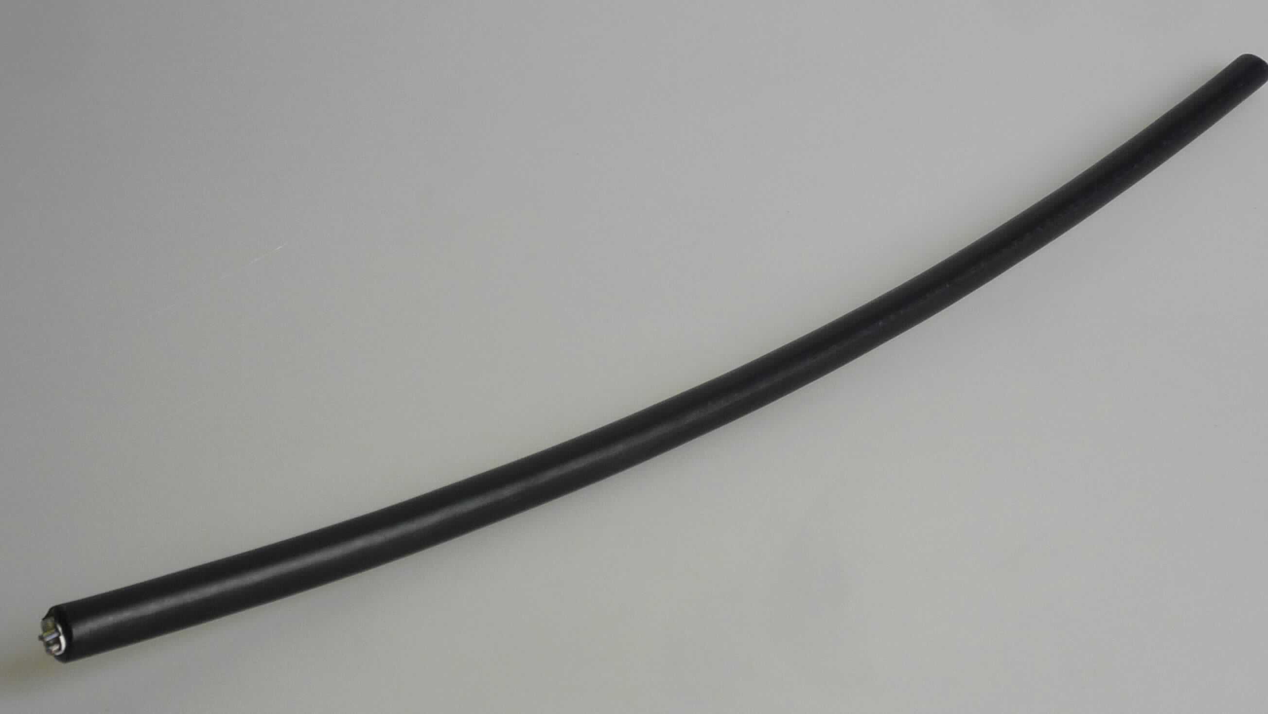 Optisches Kabel, sog. LWL-(Lichtwellenleiter-)-Außenkabel,
- aus vier LWL-Bündeladern zu je zwölf mit doppelschichtigem UV-vernetztem Acrylat 
  umhüllten optischen Fasern in einer gemeinsamen Außenummantelung;
- mit einem Außendurchmesser des Kabels von 12,5 mm;
- ohne Anschlussstücke;
- bestimmt als Erd- oder Rohrkabel.

Die Ware ist als "Kabel aus optischen, einzeln umhüllten Fasern" einzureihen.