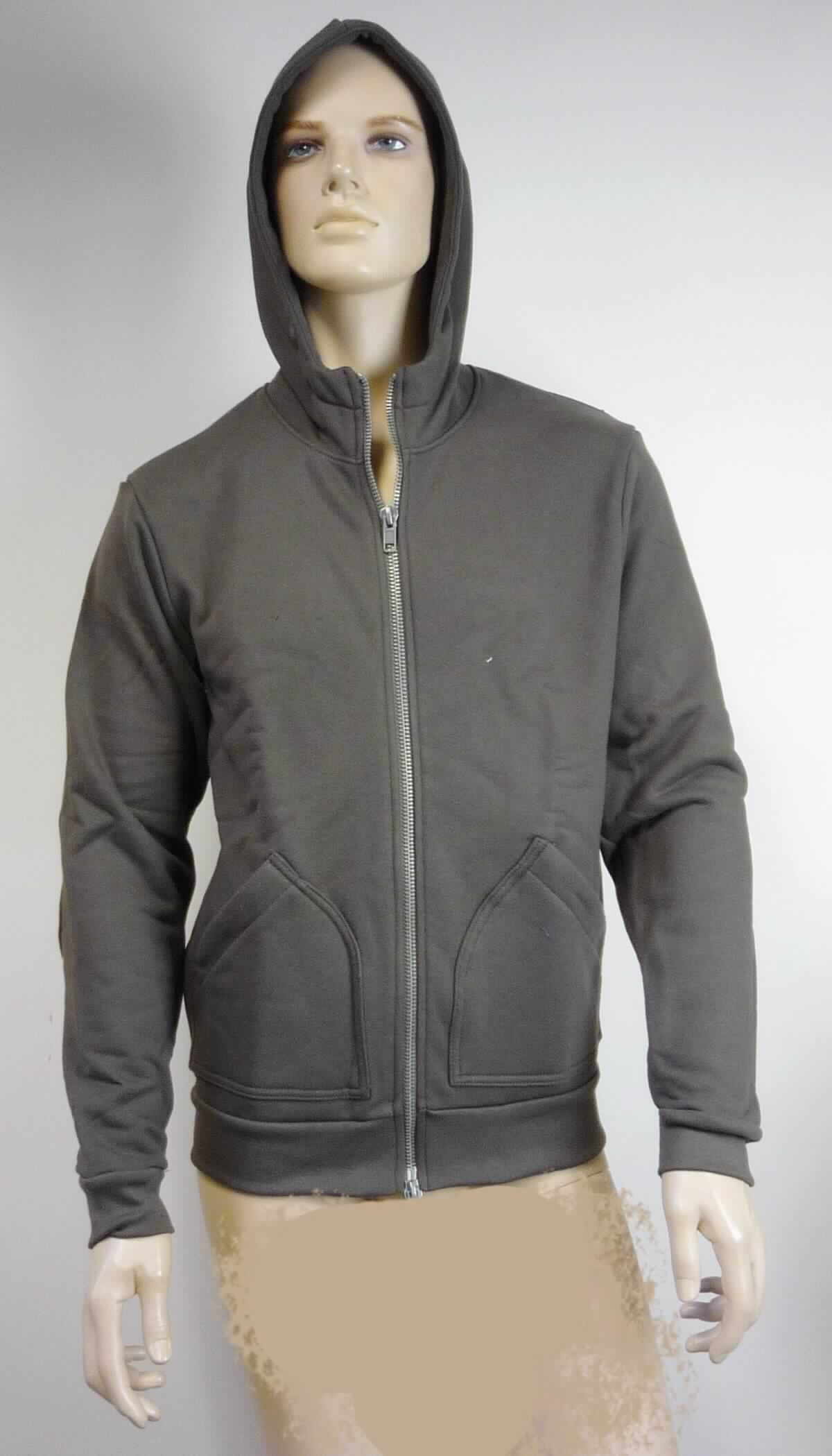 Blouson, sog. Strick Pullover, Art. RSAHVT4186, Größe S, Foto siehe Anlage,
- aus ca. 2,0 mm dicken, einfarbigen Gewirken aus laut Antrag 71 % Baumwolle und 29 % Polyester 
  (synthetische Chemiefasern),
- bis zum Schritt reichend (Rückenlänge: ca. 69 cm),
- mit einer Kapuze, 
- vorn mit einer durchgehenden Öffnung mit Reißverschluss,
- ohne Hinweise auf den Trägerkreis (unisex),
- mit langen Ärmeln, die über den unteren Rand des Kleidungsstücks hinausreichen; an den Ärmelenden mit 
  verengenden Bündchen,
- mit zwei aufgesetzten, offenen Taschen unterhalb der Taille,
- am unteren Rand mit einem angesetzten, verengenden Bund,
- erfüllt die Merkmale zur Einreihung als Blouson (somit keine Ware der Position 6110).

"Blouson, aus Gewirken, für Frauen, aus Baumwolle"