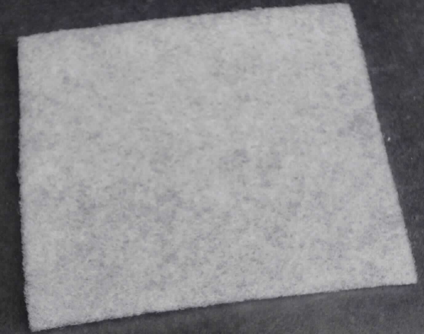 Ersatz-Filter für Staubabsaugung, Foto siehe Anlage,
- von rechteckiger Form, in den Abmessungen ca. 11,5 cm x 12,5 cm,  
- Vliesstoff, mittels Bindemittel verfestigt, 
- aus synthetischen Spinnfasern,
- keine Filamente und keine heißluftgezogenen (meltblown) Fasern enthaltend,
- mit einem Quadratmetergewicht von ca. 106 g,
- weder bestrichen noch überzogen,
- wird aufgrund des Warencharakters nicht vom Wortlaut der Position 3304 erfasst.

"Vliesstoff, anderer als in den Unterpositionen 5603 11 bis 5603 14 genannte, mit einem Quadratmetergewicht von
  mehr als 70 g bis 150 g, nicht bestrichen oder überzogen, anderer als in den Unterpositionen 5603 9390 10 bis 
  5603 9390 60 genannte"