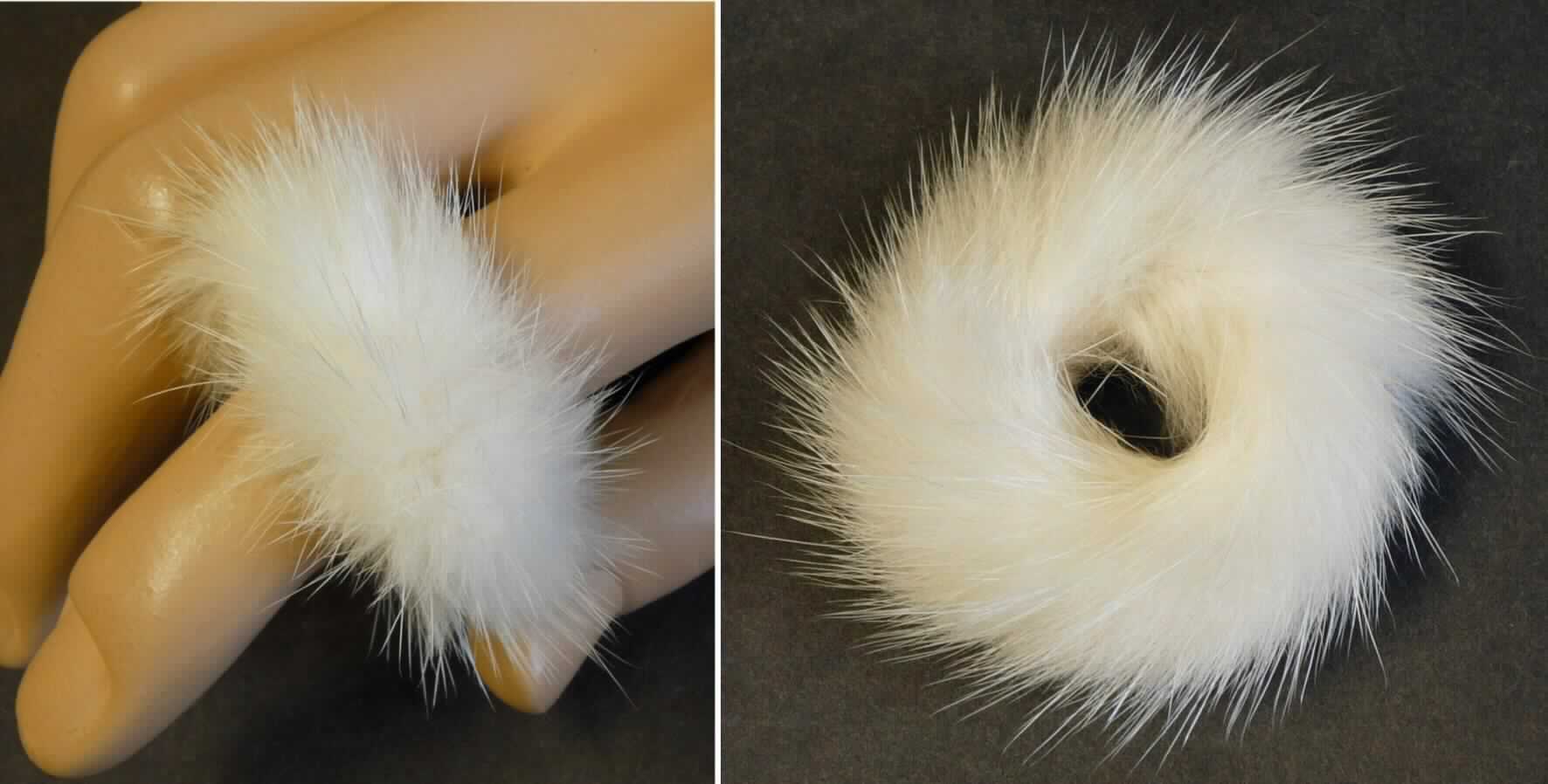 Ring aus Pelzfellen, sog. Nerzring, Foto siehe Anlage,
- aus einem mit dem Haarkleid gegerbten und zugerichteten Fellstück von Nerzen (laut Antrag),
- ringförmig zusammengenäht,
- mit einem Innendurchmesser von ca. 2 cm,
- keine Einreihung als Fantasieschmuck in die Position 7117, da vom Kapitel 71 ausgenommen.

"Andere Ware (Ring), aus Pelzfellen"