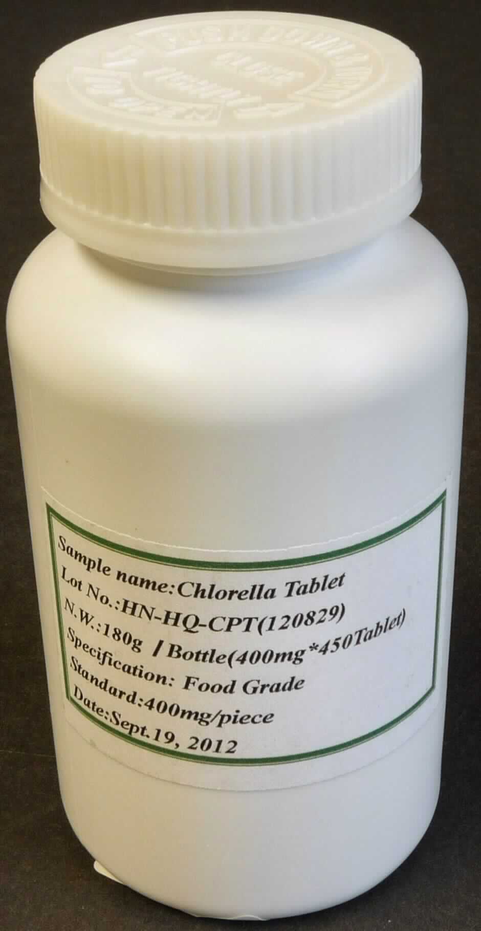 Nahrungsergänzungsmittel; Chlorellatabletten

Vorgelegt wurde eine Plastikschraubflasche, gefüllt mit moosgrünen, runden (1,1 cm x 0,5 cm; 400 mg), 
an den Seiten abgeflachten, hartgepressten Tabletten sowie ein Analysenzertifikat.



Andere Einzeller-Mikroorganismen, nicht lebend; keine Algen i. S. der Pos 1212 der KN