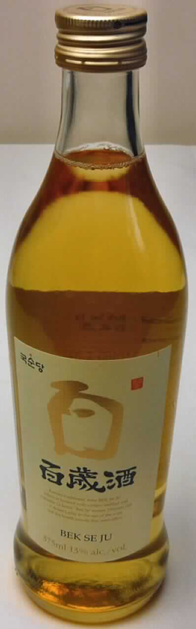Reiswein.

Antragsangaben (als zutreffend unterstellt): Reiswein; hergestellt in Korea; Alkoholgehalt: 13 %vol; Zutaten: Klebreis, Nuruk, Ginseng, Bocksdorn, Maximowiczia Typica und andere Kräuter; Handelseinheit: 375 ml-Flasche.

Beschaffenheit der vorgelegten Warenprobe: hellgelbe, klare Flüssigkeit, säuerlich, schwach süßlich, nach Reiswein und nach Kräutern schmeckend; Umschließung: etikettierte, farblose 375 ml-Glasflasche mit Schraubverschluss. Etikettaufdruck (auszugsweise): "Korean traditional wine".

Anderes gegorenes Getränk, nicht schäumend, in Behältnissen mit einem Inhalt von 2 l oder weniger, anderes als Apfel- oder Birnenwein.
