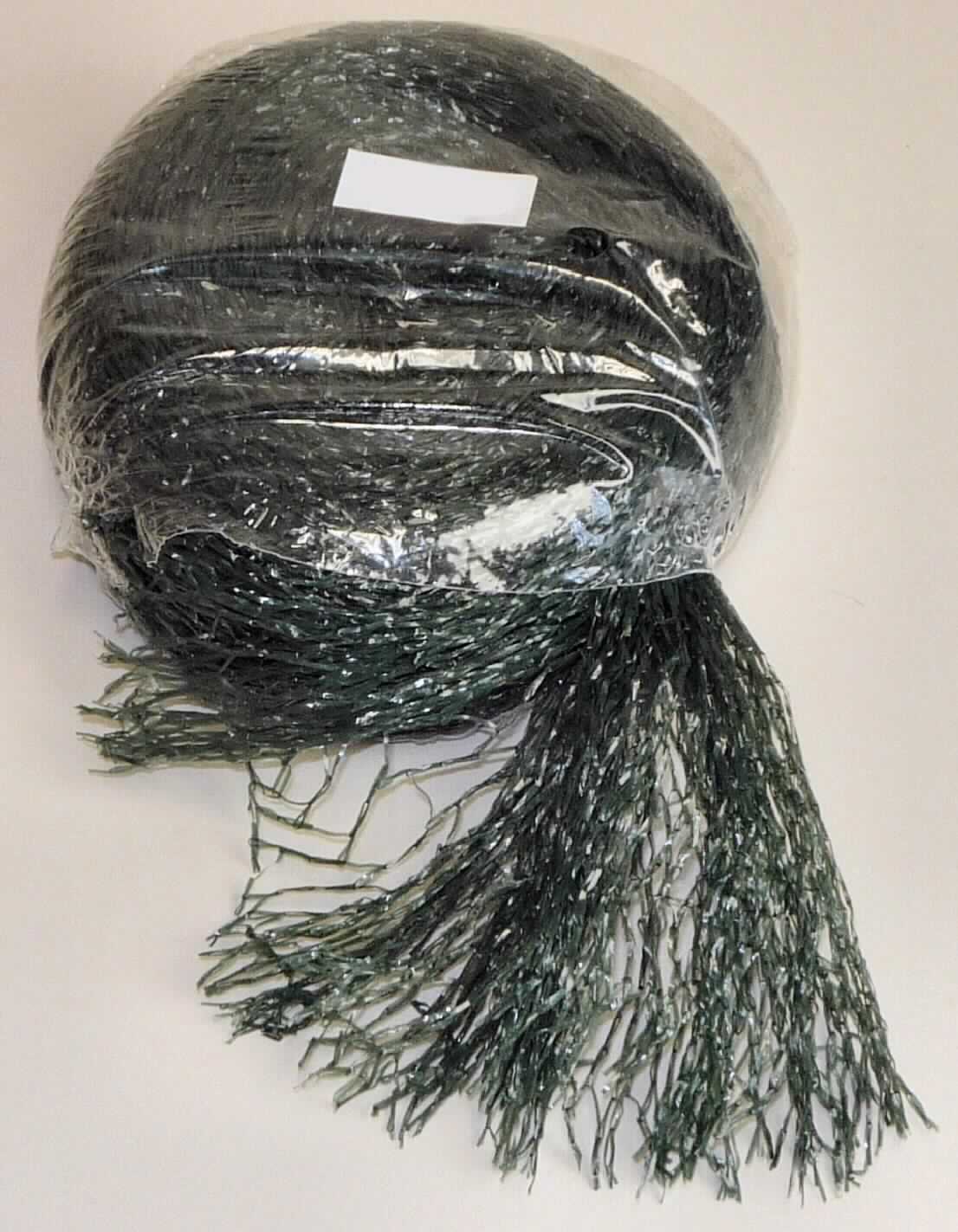 Kettengewirke, sog. Vogelschutznetz, Art. 172588, 172556, 172455, Foto siehe Anlage,
- in einem Polybeutel verpackt, 
- laut Antrag in den Anmessungen: 2 m x 5 m,
- aus etwa 1 mm breiten, gefärbten Streifen aus synthetischer Spinnmasse (laut Antrag: Polyethylen),
- ohne Elastomergarne oder Kautschukfäden, 
- ohne Flor- oder Schlingenoberfläche,
- netzartig durchbrochen; weder geknüpft noch konfektioniert (wird somit nicht von Warenkreis der Position 5608
  erfasst).

"Kettengewirke, anderes als solche der Positionen 6001 bis 6004, aus Streifen aus synthetischer Spinnmasse"