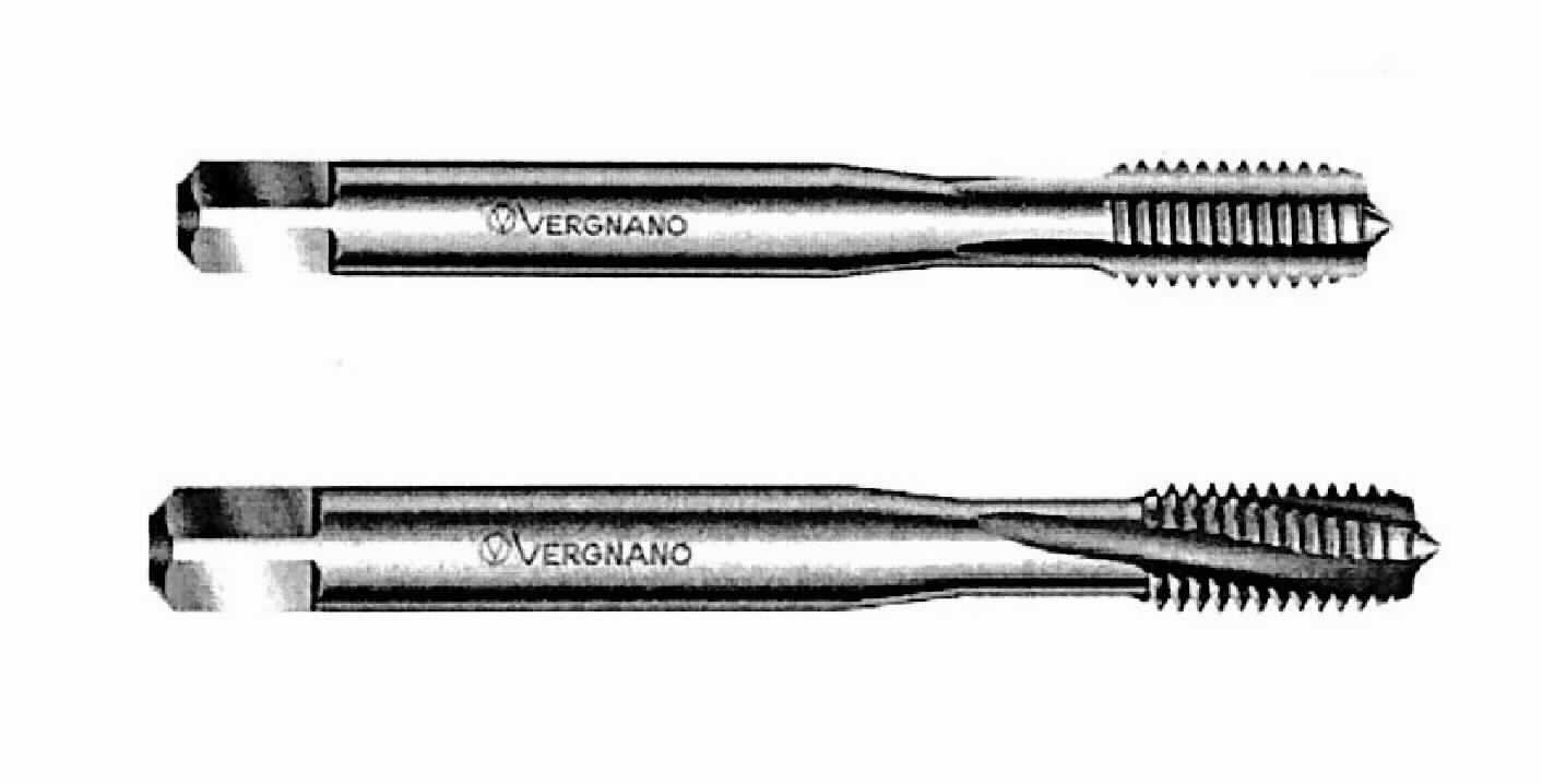 Sog. HSS-Gewindebohrer; es handelt sich um auswechselbare Werkzeuge, die vollständig aus Stahl gefertigt sind und in Werkzeugmaschinen zur spanabhebenden Verarbeitung von Metallen (CNC-Maschinen) zum Schneiden von Innengewinden eingesetzt werden. Die Erzeugnisse haben auf einer Seite einen zylindrischen Schaft, auf der gegenüberliegenden Seite eine geschliffene Schneidengeometrie (arbeitender Teil) und sind in unterschiedlichen Gewindegrößen erhältlich (von M3 bis M20).

Abbildung siehe Anlage.

Derartige Erzeugnisse gehören als "auswechselbare Werkzeuge zur Verwendung in Werkzeugmaschinen, zum Herstellen von Innengewinden, für die Metallbearbeitung, mit arbeitendem Teil aus unedlem Metall" zum TARIC-Code 8207 4010 00.