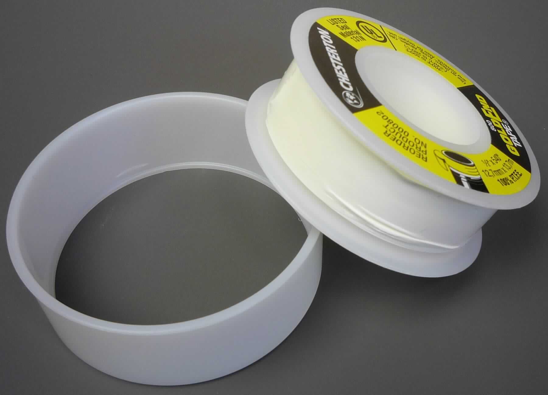 Angaben des Antragstellers:
formbares Hochleistungsdichtungsband aus trockenem PTFE (100 % PTFE)

Feststellungen an einem Warenmuster:
Es wurde ein weißes, dehnbares Band (Breite: ca. 12,7 mm) vorgelegt. Das Band ist auf einer Kunststoffspule aufgewickelt.

Befund:
Es liegt ein Kunststoffband aus Polytetrafluorethylen im Sinne der Position (HS) 3920 vor.