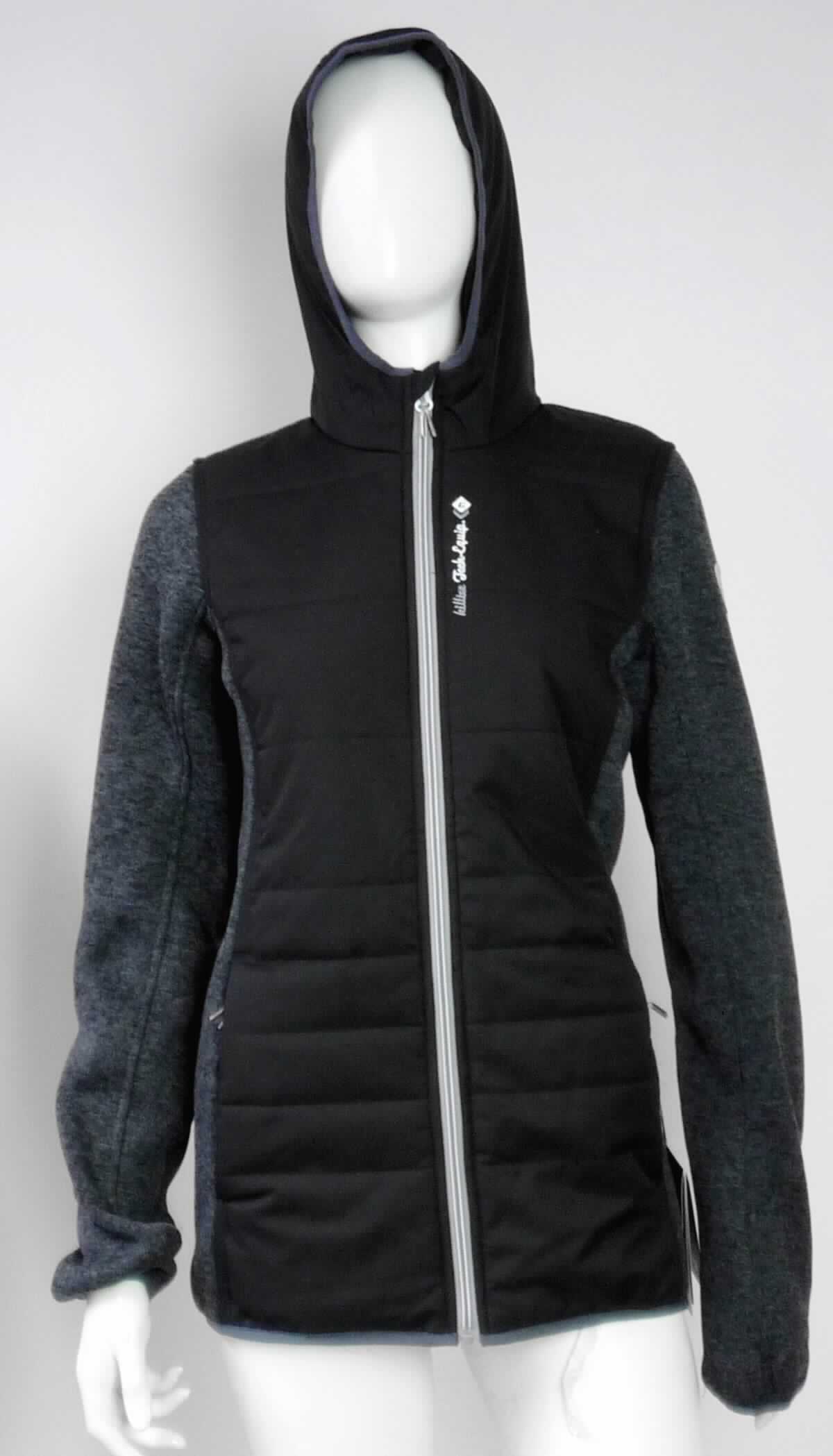 Blouson, sog. Outdoorfleecejacke, Größe 176, Foto siehe Anlage,
- aus Spinnstoffen aus laut Antrag synthetischen Chemiefasern; mit einem zweilagig gearbeiteten Mittelteil des 
  Vorderteils und einer Kapuze, mit einer Außenlage aus ca. 0,3 mm dicken, einfarbigen, einseitig (Innenseite) mit 
  mit geprägtem Kunststoff (kein Zellkunststoff) überzogenen Geweben der Position 5903 und einer Innenlage aus 
  Wattierungsstoff, die Lagen wurden laut Antrag nach dem Zuschneiden durch Steppen abgeteilt und zusammen-
  genäht (keine Meterware der Position 5811); alle übrigen Teile aus ca. 1,5 mm dicken, einseitig gerauten 
  (Innenseite), buntgewirkten Gewirken (melierte Garne),
- teilweise gefüttert,
- über die Taille reichend (Rückenlänge: ca. 70 cm),
- mit einer angesetzten Kapuze, 
- vorn mit einer durchgehenden Öffnung mit einem bis an den Kapuzenrand reichenden Reißverschluss, mit einer 
  kurzen Überlappung von rechts auf links (Mädchenkleidung),
- mit langen Ärmeln, die über den unteren Rand des Kleidungsstücks hinausreichen; an den Ärmelenden elastisch 
  verengt,
- vorn mit zwei eingesetzten Taschen mit Reißverschluss unterhalb der Taille,
- am unteren Rand mit einem schmalen, elastischen Gewebeband eingefasst und leicht verengt,
- im Hinblick auf das äußere Erscheinungsbild sind die Gewirke und die Gewebe der Position 5903 als gleich-
  bedeutend zu betrachten; insbesondere im Hinblick auf den Umfang verleihen jedoch die Gewirke der Ware
  ihren wesentlichen Charakter.

"Blouson, aus Gewirken, für Mädchen, aus Chemiefasern"