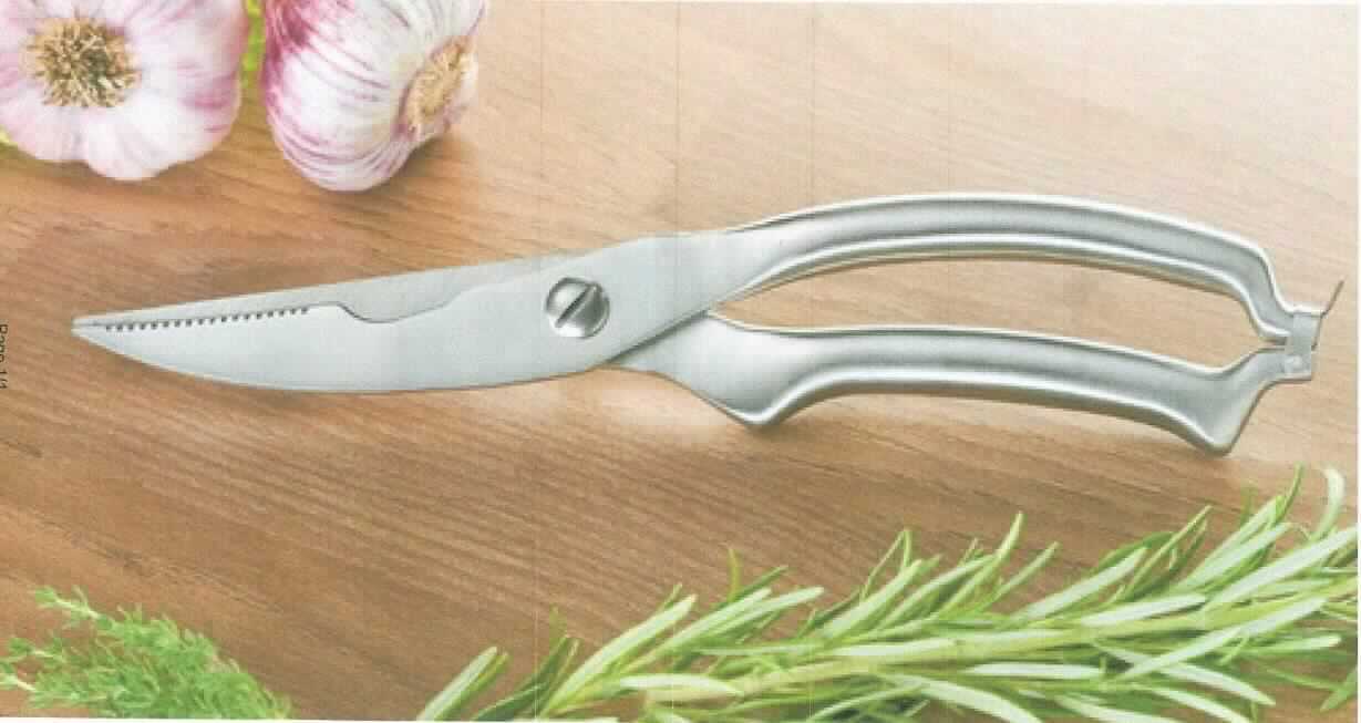 Geflügelschere

- mit einer Hand zu betätigende Schere

- vollständig aus Stahl gefertigt

- die beiden Scherenarme bewegen sich um einen Stift, weisen eine Feder auf, die die Arme 
  selbsttätig öffnet und sind am Griffende mit einem Bügelverschluss aus unedlem Metall 
  versehen, der leichtes Öffnen und Schließen mit einer Hand ermöglicht

Abbildung siehe Anlage.

Derartige Erzeugnisse gehören als "Geflügelscheren, mit arbeitendem Teil aus unedlem Metall" 
zum TARIC-Code 8201 5000 00.