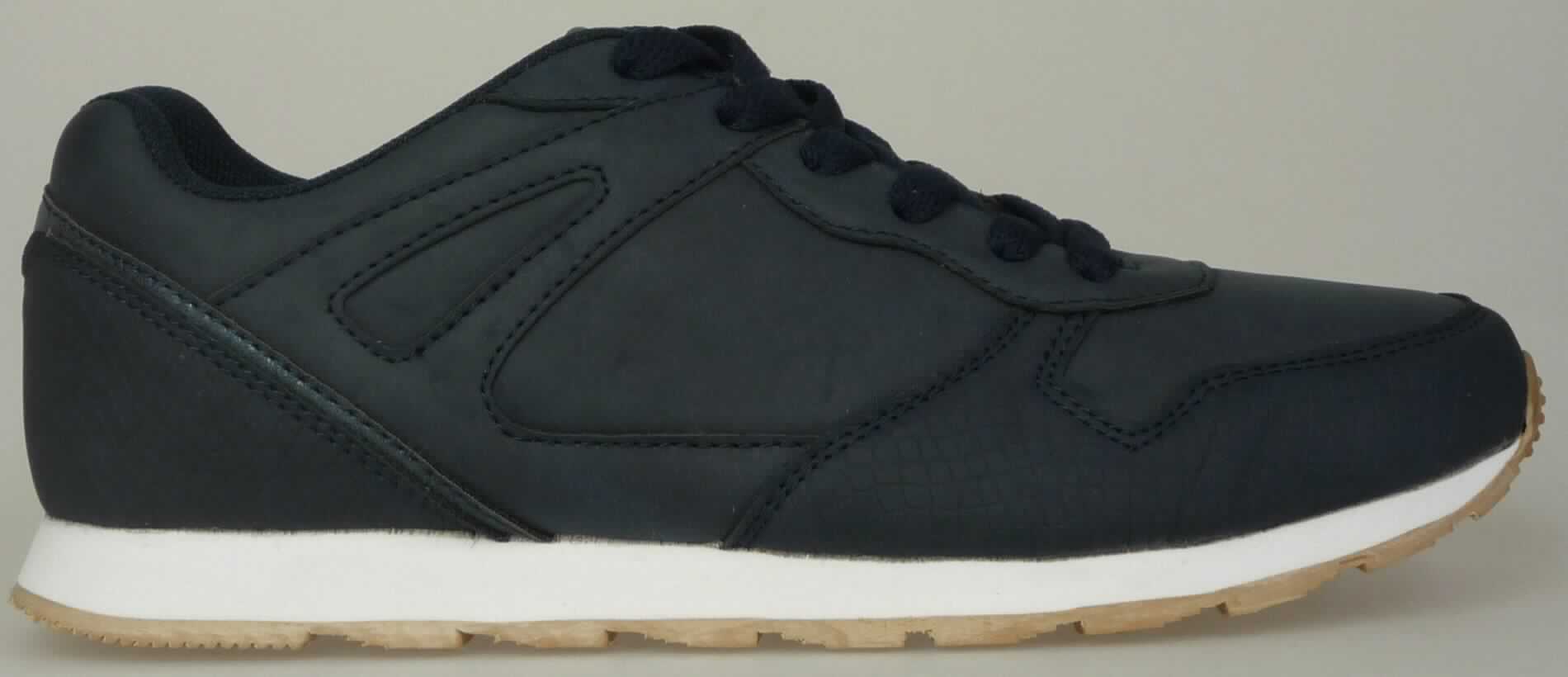 Halbschuhe (lt. Antrag: "Damen Sneaker, flach, dunkelblau, Art. Nr. 384295,", Foto siehe Anlage)
- mit Laufsohlen aus (lt. Antrag) Kautschuk,
- mit Oberteil (geschlossenes Blatt) aus Kunststoff (Spinnstoff mit einer mit bloßem Auge wahrnehmbaren 
  Außenschicht aus Kunststoff),
- auf das Oberteil ist im Fersenbereich ein Stück aus Kunststoff als Verstärkungsteil aufgesetzt,
- mit Schnürsenkelverschluss,
- nicht mit Dornen, Krampen, Klammern, Stollen oder ähnlichen Vorrichtungen versehen oder
  für deren Anbringung hergerichtet (keine Sportschuhe),
- ohne Metallschutz in der Vorderkappe, 
- nicht den Knöchel bedeckend, 
- mit einer Länge der Innensohle von mehr als 24 cm,
- nicht als Männer- oder Frauenschuhe erkennbar

"Schuhe mit Laufsohlen aus Kautschuk und Oberteil aus Kunststoff, andere als in der Position 6401 und in 
 den Unterpositionen 6402 1210 bis 6402 9991 genannt, nicht als Männer- oder Frauenschuhe erkennbar"