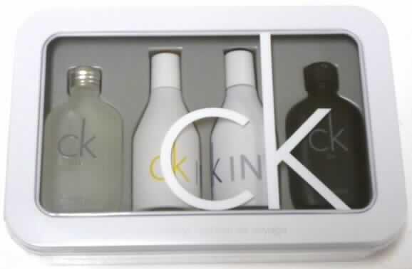 Box mit vier Fläschchen Eau de Toilette

Bei der Ware handelt es sich um vier Fläschchen Eau de Toilette (1 Fläschchen mit Pumpzerstäuber) a 15 ml, in einer Blechdose mit Sichtfenster. Die Verpackung enthält Angaben zu den Inhaltsstoffen.

Im Sinne des Zolltarifs handelt es sich um Duftwasser (Toilettewasser) der Position 3303.