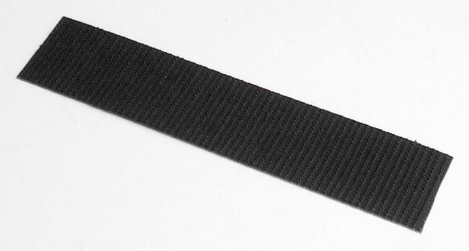 Band, sog. Pilzkopf Klettband, Y30101, Foto siehe Anlage,
- als Meterware, mit einer Breite von ca. 30 mm und einer Länge von laut Antrag 25 m,
- laut Untersuchungsergebnis: 
-- aus Samtgeweben aus synthetischen Chemiefasern, 
-- mit unechten Webkanten (an den Längskanten heiß geschnitten),
- die Gewebe sollen mit Kunststoff getränkt sein (laut Antrag Acrylappretur), das Tränken mit Kunststoff 
  ist mit bloßem Auge jedoch nicht wahrnehmbar (somit keine Meterware der Position 5903).

"Band, keine Ware der Position 5807, aus Samt, aus Chemiefasern"