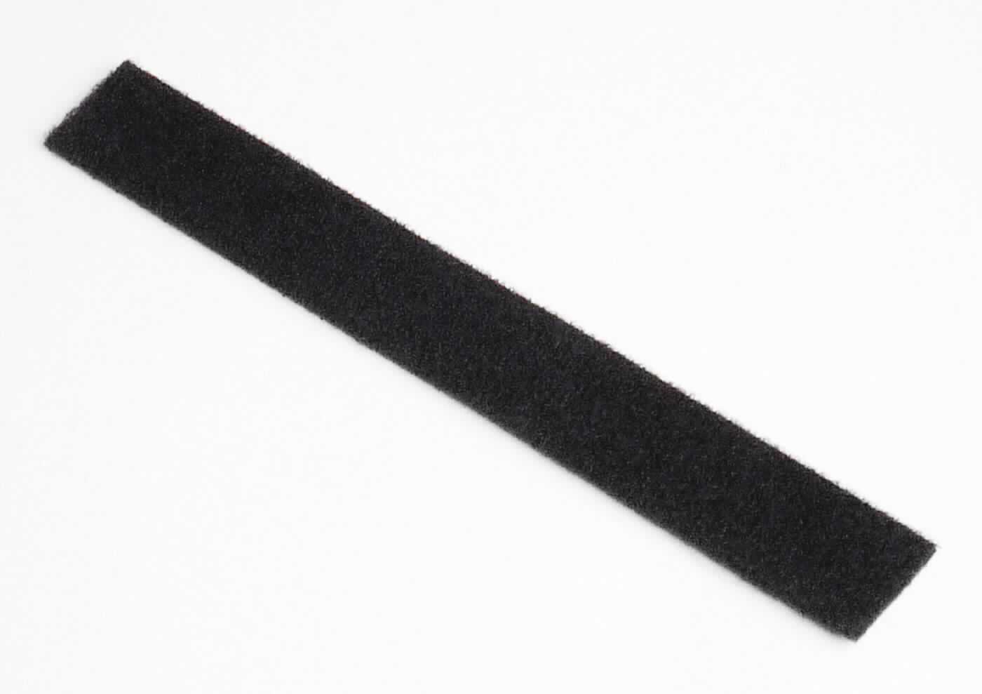 Gewirke, sog. Pilz/Velour Haken -und Flauschband, Y50101/Y50201, Foto siehe Anlage,
- als Meterware, mit einer Breite von 20 mm und einer Länge von laut Antrag 25 m,
- laut Untersuchungsergebnis:
-- aus zwei mit ihrer ganzen Fläche aufeinander liegenden und durch Kleben miteinander verbundenen Lagen:
--- mit einer Lage aus einem gerauten Kettengewirke (sog. Flauschband); keine Elastomergarne oder 
    Kautschukfäden enthaltend; keine Raschelspitze; ohne Flor- oder Schlingenoberfläche,
--- mit einer Lage aus einem Samtgewebe der Position 5806 (Hakenband), mit unechten Webkanten (an den 
    Längskanten heiß geschnitten),
-- aus synthetischen Chemiefasern,
- im Hinblick auf den Umfang und die Verwendung sind das Gewirke und das Gewebe annähernd gleich-
  bedeutend, somit verleiht keiner der beiden Flächenerzeugnisse der Ware ihren wesentlichen Charakter; 
  sie ist daher der von den gleichermaßen in Betracht kommenden Positionen (5806 / 6003) in der
  Nomenklatur zuletzt genannten zuzuweisen, somit keine Ware der Position 5806.

"Gewirke, mit einer Breite von weniger als 30 cm, anderes als solche der Positionen 6001 und 6002, aus 
 synthetischen Chemiefasern, keine Raschelspitze"