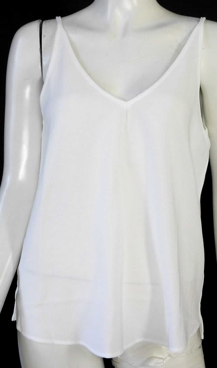 Bluse, sog. gewebte Camisole, Art.-Nr. RSACRP3210, Größe S, Foto siehe Anlage,
- aus ca. 0,7 mm dicken, einfarbigen Geweben aus laut Antrag 95 % Polyester und 5 % Elasthan (beides 
  synthetische Chemiefasern)
- über die Taille reichend (Rückenlänge: ca. 59 cm), vorn abgerundet gearbeitet,
- mit schmalen Schulterträgern,
- ohne Öffnung und ohne Verschluss; ohne Hinweise auf den Trägerkreis (unisex),
- am unteren Rand durch Umschlagen und Festnähen gesäumt; mit ca. 7 cm hoch reichenden Seitenschlitzen 
  versehen,
- erfüllt die Merkmale zur Einreihung als Bluse, somit keine Ware der Position 6211. 

"Bluse, aus Geweben, für Frauen, aus Chemiefasern"
