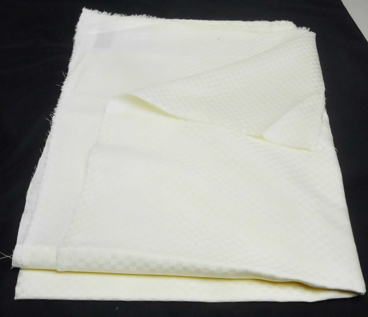 Gewebe, sog. Karo/Plaid, Foto siehe Anlage,
- laut Antrag:
-- als Meterware, mit einer Breite von 160 cm,
-- aus Geweben aus Baumwolle,
-- gefärbt,
-- mit einem Quadratmetergewicht von 124 g,
- in 5-bindigem Köper.

"Gewebe aus Baumwolle, mit einem Anteil an Baumwolle von mehr als 85 GHT und einem Quadratmetergewicht 
  von weniger als 200 g, anderes als in den Unterpositionen 5208 11 bis 5208 33 genannte"