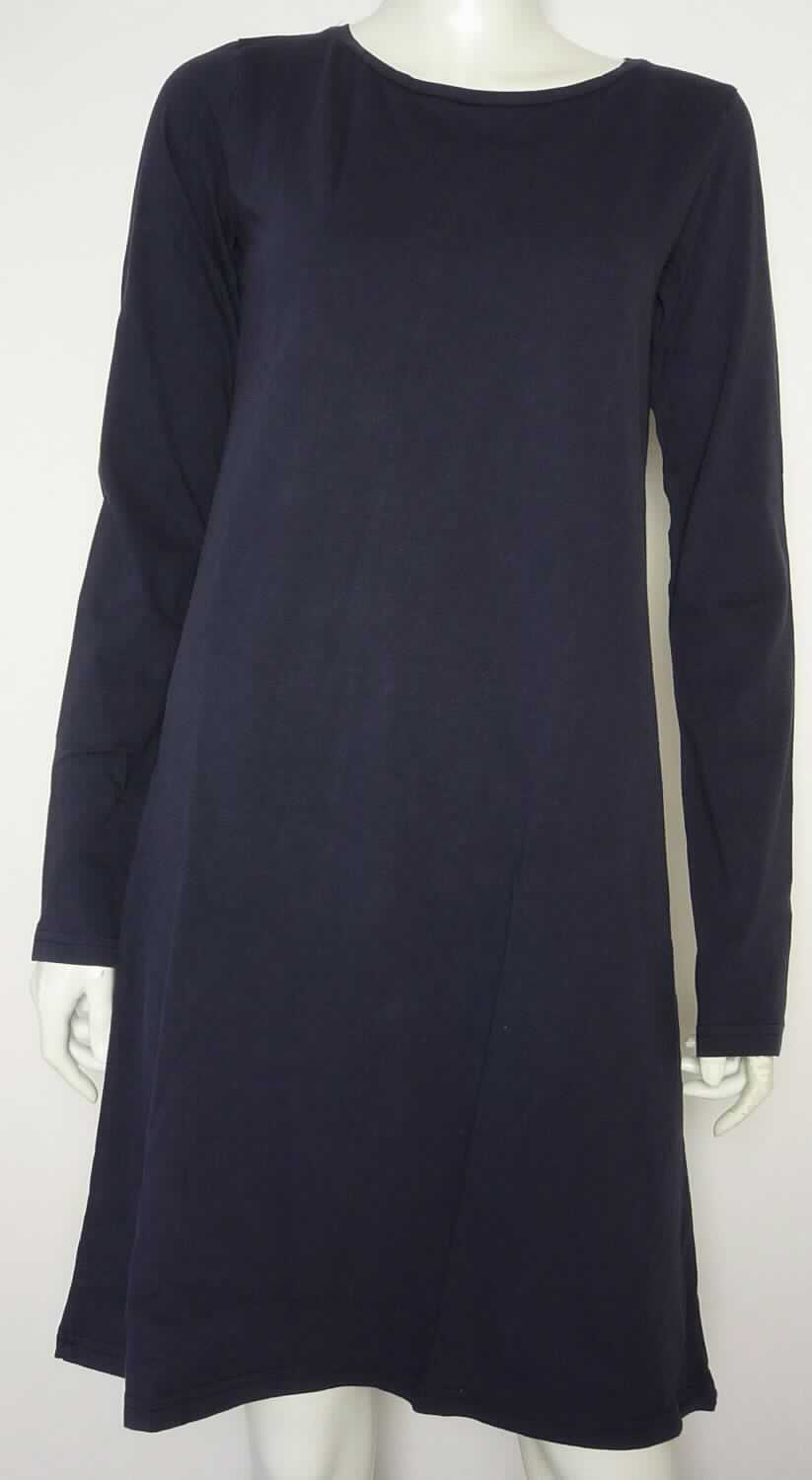 Kleid, sog. Strick Langarm für Frauen, Art. RSA2327, Größe M, Foto siehe Anlage,
- aus ca. 0,6 mm dicken, einfarbigen Gewirken aus laut Antrag 100 % Baumwolle,
- über den halben Oberschenkel reichend (Rückenlänge: ca. 90 cm),
- mit einem runden Ausschnitt,
- ohne Öffnung und ohne Verschluss,
- mit langen Ärmeln,
- am unteren Rand durch Umschlagen und Festnähen gesäumt,
- kann ohne ein weiteres, den Unterkörper bedeckendes Kleidungsstück getragen werden, somit keine Ware der 
  Position 6109.

"Kleid, aus Gewirken, für Frauen, aus Baumwolle"