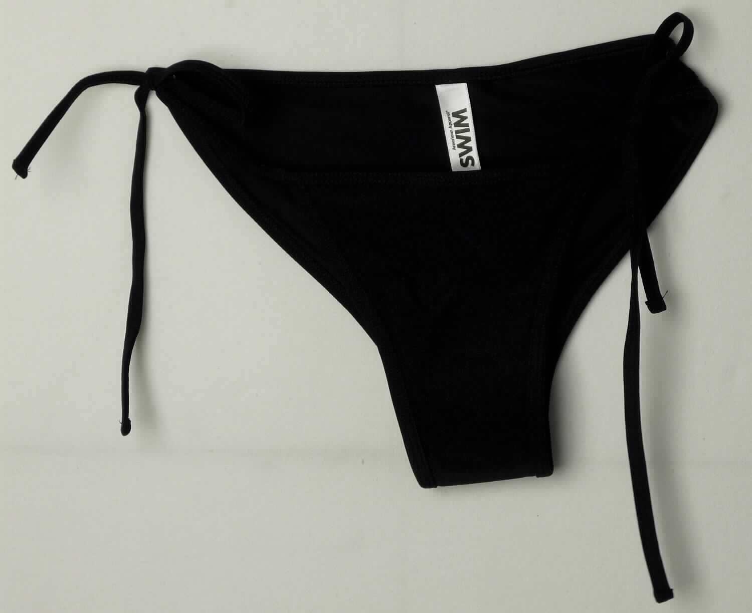 Badehose, sog. Strickbademode, Artikelnummer RNT07N, Größe M, Foto siehe Anlage,
- aus ca. 0,5 mm dicken, einfarbigen Gewirken aus laut Antrag 80 % Nylon und 20 % Elasthan (beides 
  synthetische Chemiefasern); keine Kautschukfäden enthaltend, die Elastizität ergibt sich durch die
  Verwendung von Elastomergarnen,
- in der Taille abschließend; ohne Öffnung und ohne Verschluss,
- mit hohen Beinausschnitten, seitlich mit Bindebändern; aufgrund des Schnitts als Frauenkleidung erkennbar,
- durchgehend mit einem Gewirke unterlegt (Hygieneeinlage),
- das Kleidungsstück lässt nach Schnitt, Material und Ausstattung erkennen, dass es dazu bestimmt ist, 
  ausschließlich oder hauptsächlich als Badekleidung getragen zu werden.

"Badehose, aus Gewirken, für Frauen, aus synthetischen Chemiefasern, keine Kautschukfäden enthaltend"