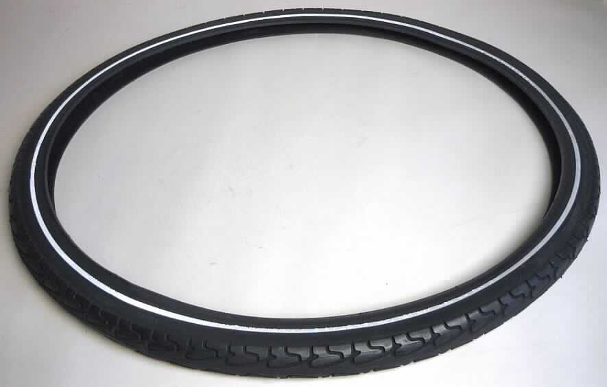 Angaben des Antragstellers: 
Fahrraddecke aus Butylkautschuk in schwarz mit silbernen Reflektorstreifen
Größe 28 x 1,75 bzw. ETRTO-Nr. 47-622 oder Größe 26 x 1,75 bzw. ETRTO-Nr. 47-559

Feststellungen an einem Warenmuster:
Schwarze Fahrraddecke mit der Reifengröße 28 x 1,75. Die Fahrraddecke besteht aus einem elastischen Material.

Befund:
Luftreifen aus Kautschuk von der für Fahrräder verwendeten Art