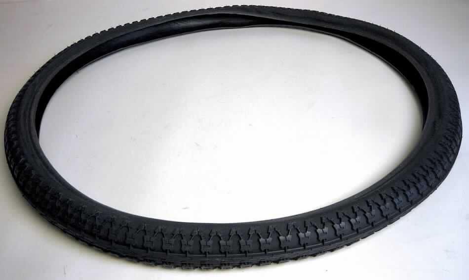 Angaben des Antragstellers: 
Schwarze Fahrraddecke aus Butylkautschuk
Größe 28 x 1,75 bzw. ETRTO-Nr. 47-622 oder Größe 26 x 1,75 bzw. ETRTO-Nr. 47-559

Feststellungen an einem Warenmuster:
Schwarze Fahrraddecke mit der Reifengröße 26 x 1,75. Die Fahrraddecke besteht aus einem elastischen Material. 

Befund:
Luftreifen aus Kautschuk von der für Fahrräder verwendeten Art