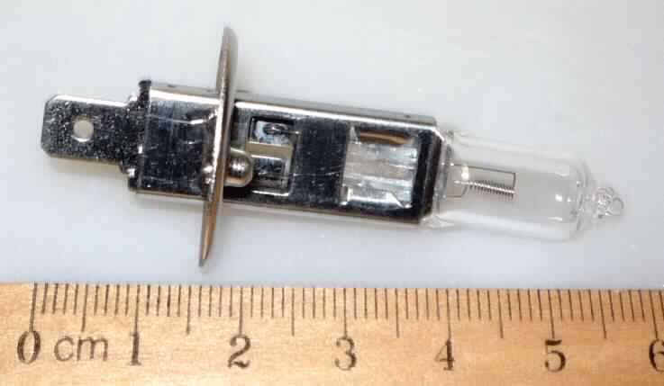 Halogen-Glühlampe,
- aus einem Glaskolben mit Halogengasfüllung, Wolfram-Glühwendel und P14.5S-Sockel 
  (Abbildung s. Anlage),
- für eine Spannung von 12 Volt bei einer Leistung von 55 Watt,
- aufgemacht in einer Blisterverpackung,
- zur Verwendung in Kfz-Scheinwerfern.

"Wolfram-Halogen-Glühlampe, von der für Kraftfahrzeuge verwendeten Art"