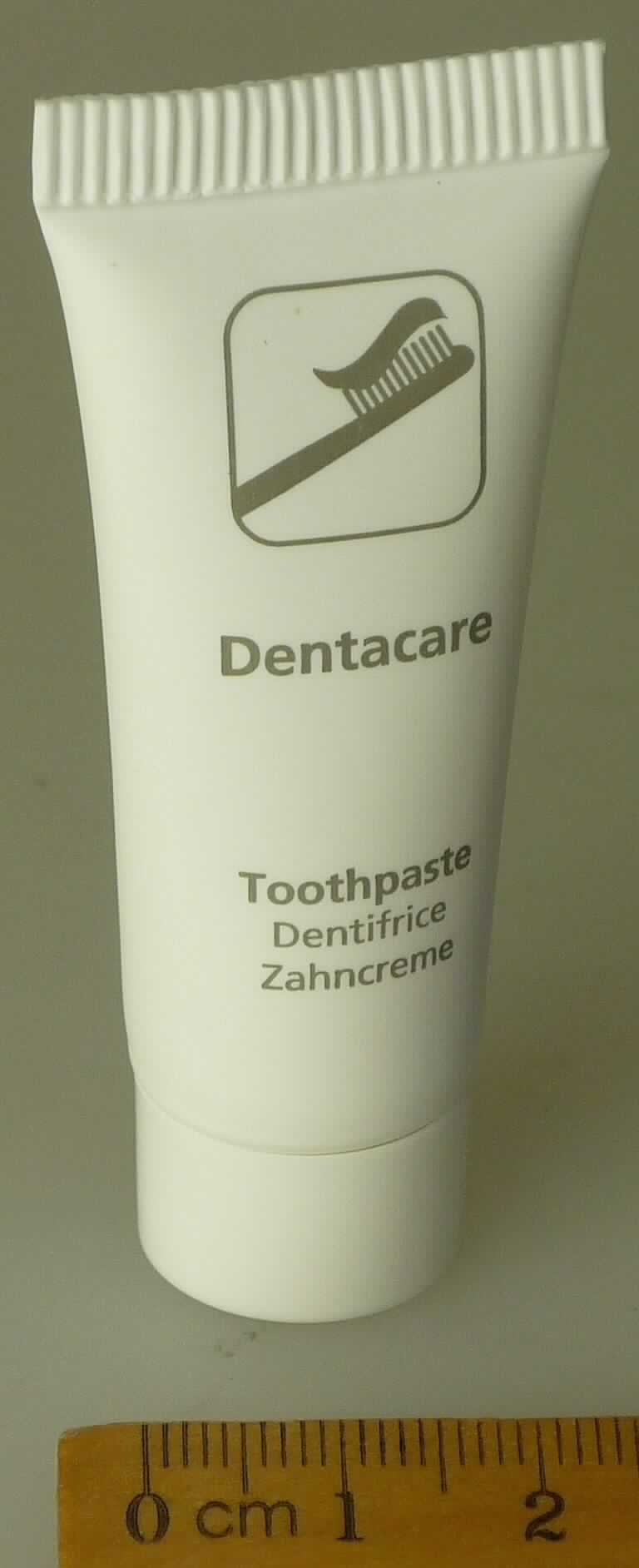 Zubereitetes Zahnpflegemittel; Zahncreme

Bei der vorgelegten Ware handelt es sich um eine fluoridhaltige, weiße Creme zur Zahnreinigung in Aufmachung für den Einzelverkauf. Die Ware ist in einer Kunststofftube mit Schraubdeckel mit einem deklarierten Inhalt a`7 ml abgefüllt.

Die Ware ist als zubereitetes Zahnpflegemittel in die Position 3306 der Kombinierten Nomenklatur einzureihen.
