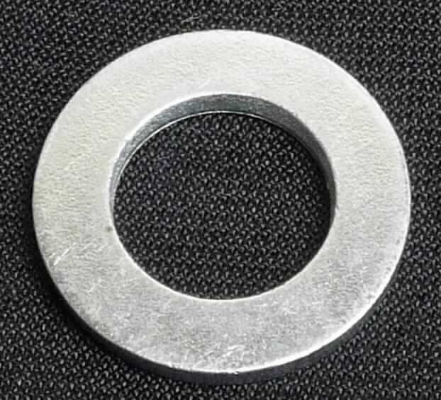 Es handelt sich um kreisrunde, flache Scheiben aus nicht rostendem Stahl, die mittig eine kreisrunde Lochung aufweisen.
- Antragstellerangaben -
Außendurchmesser: ca. 20 mm
Innendurchmesser: ca. 12 mm
Höhe: ca. 2 mm

Abbildung siehe Anlage.

Derartige Erzeugnisse gehören als "andere Unterlegscheiben aus nicht rostendem Stahl" zum TARIC-Code 
7318 2200 91.