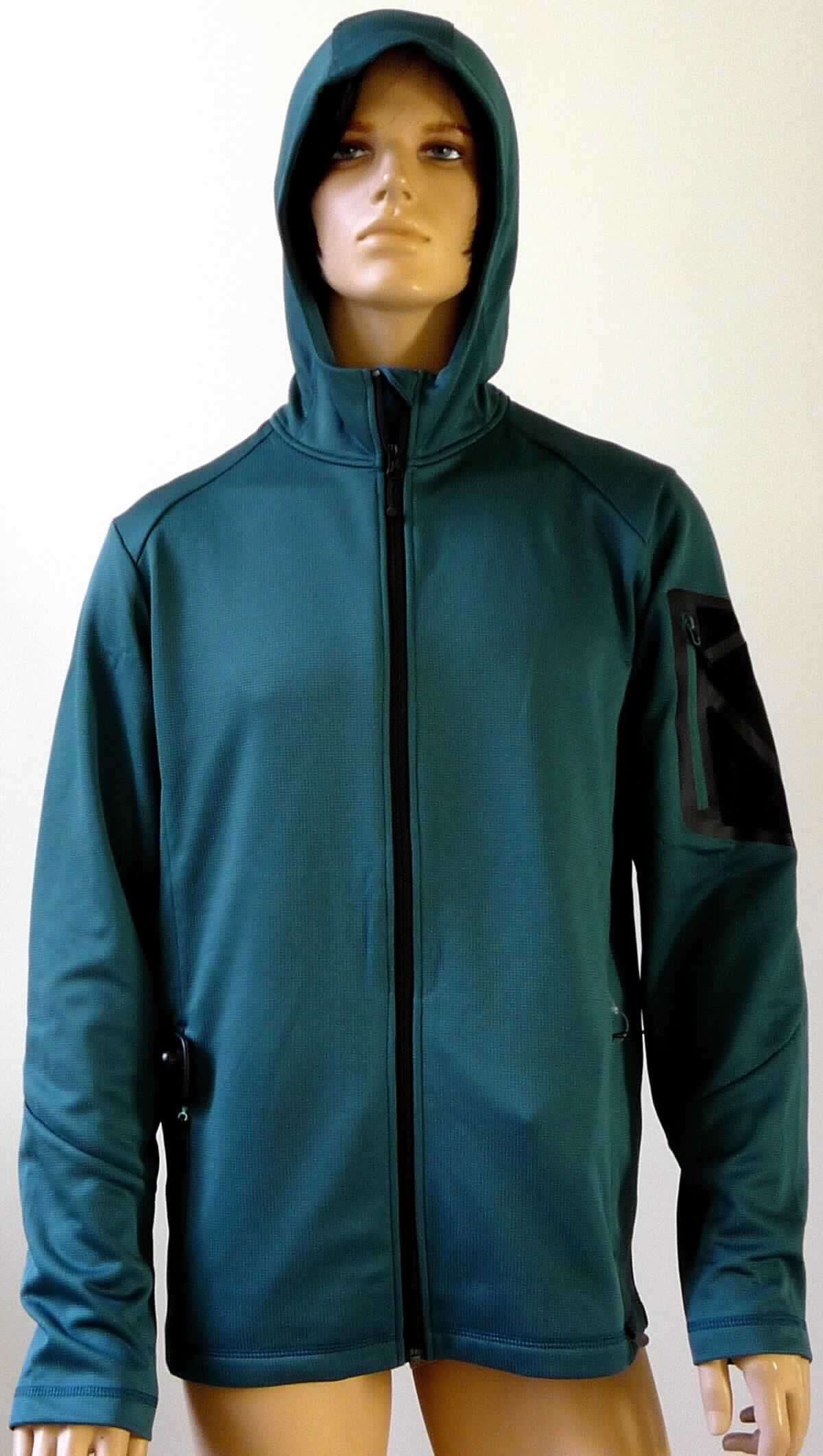 Jacke, sog. strickjackenähnliches Kleidungsstück, Größe M, Foto siehe Anlage,
- aus ca. 1,3 mm dicken, einfarbigen Gewirken aus laut Antrag 100 % Polyester (synthetischen Chemiefasern),
- über den Schritt reichend (Rückenlänge: ca. 78 cm), 
- mit einer angesetzten Kapuze,
- vorn mit einer durchgehenden Öffnung mit einem bis an den Kapuzenrand reichenden Reißverschluss; am 
  Kapuzenrand mit einer kurzen Überlappung von links auf rechts (Männerkleidung),
- mit langen Ärmeln,
- mit einer eingesetzten Tasche mit Reißverschluss auf dem linken Oberarm und mit zwei eingesetzten Taschen
  mit Reißverschluss unterhalb der Taille,
- in Bahnen gearbeitet,
- am unteren Rand durch Umschlagen und Festnähen gesäumt,
- stellt sich aufgrund des Schnitts als Jacke dar, somit keine Ware der Position 6110.

"Jacke, aus Gewirken, für Männer, aus synthetischen Chemiefasern"