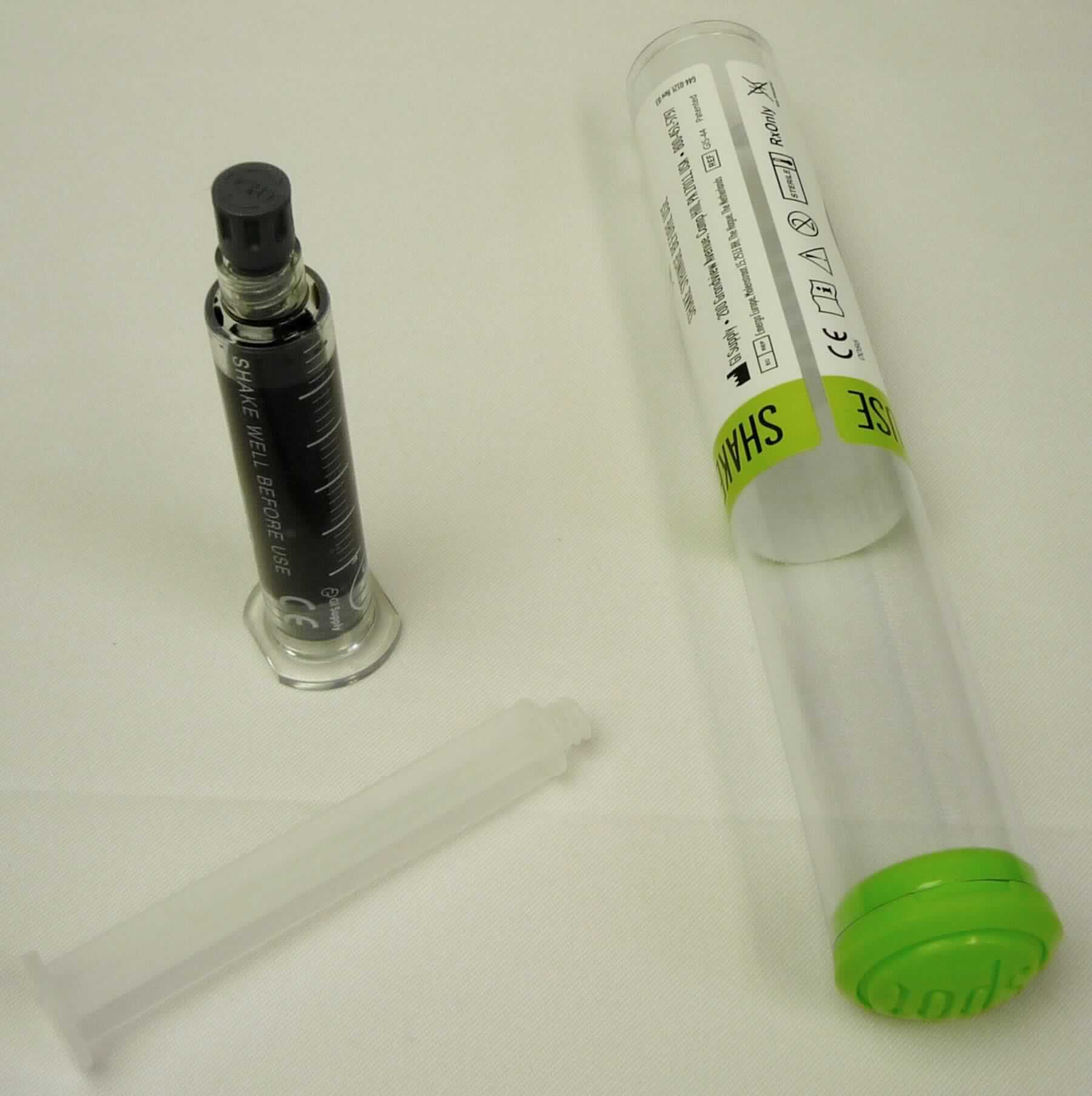 Diagnostisches Reagenz zur Verwendung am Patienten; endoskopischer Marker

Bei der vorgelegten Ware handelt es sich um ein Diagnosereagenz auf Basis einer Suspension von hoch dispersen Kohlenstoffpartikeln. Die Suspension wird zur Farbmarkierung von Tumoren des gastro-instetinalen Traktes oder von erfolgten Resektionen bei endoskopischen Eingriffen verwendet. Die Suspension wird in einer Einweg-Spritze (deklarierter Inhalt: 5 ml) in steriler Umverpackung in Aufmachung für den Einzelverkauf zu medizinischen Zwecken gehandelt. 

Es liegt ein diagnostisches Reagenz zur Verwendung am Patienten im Sinne der Position 3006 der Kombinierten Nomenklatur vor.