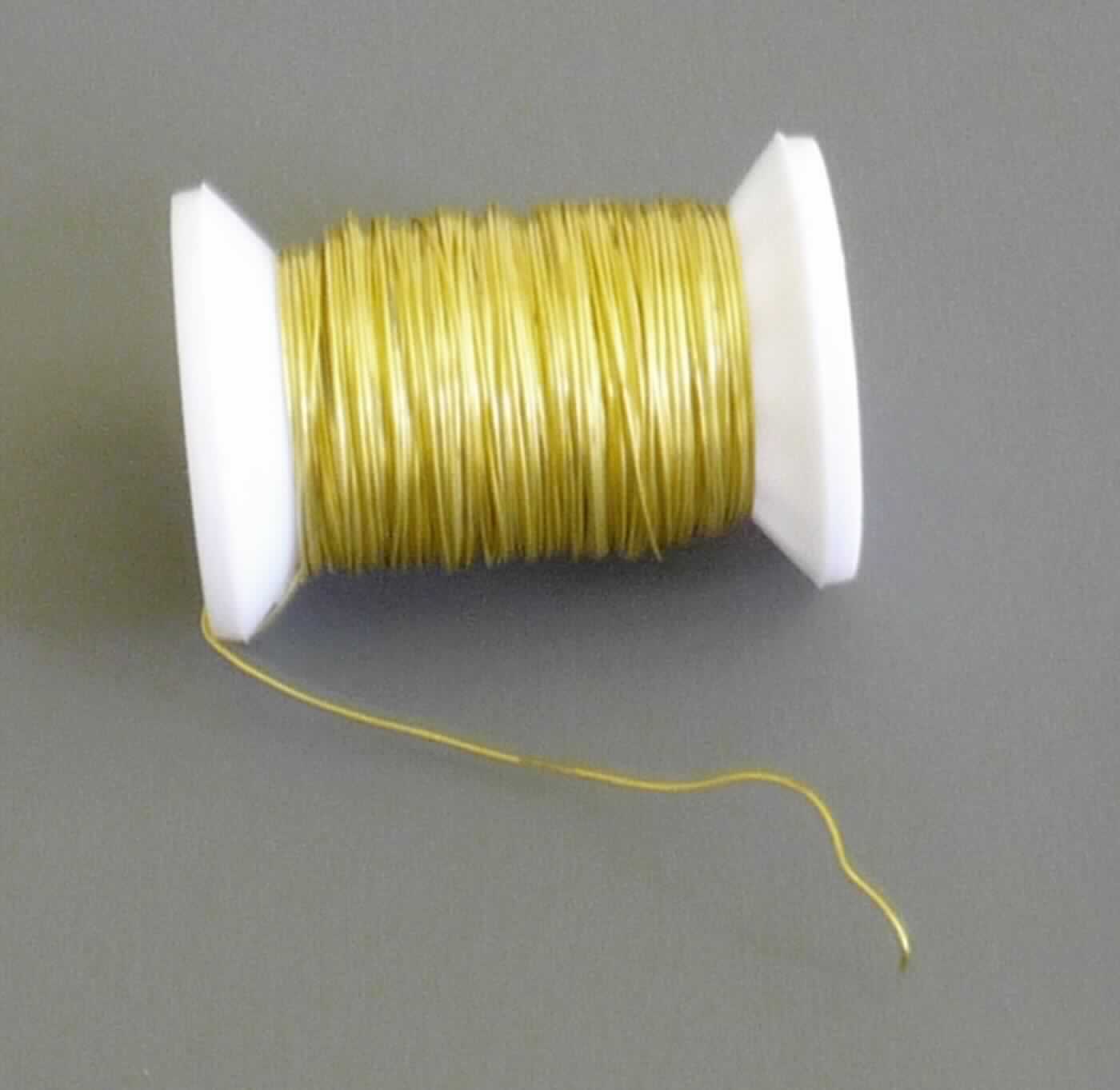 Draht aus Messing

Bei der Ware handelt es sich um einen Draht auf einer Spule mit einem Durchmesser von 0,4 mm und einer Länge von 30 m. Der Draht besteht aus einer Kupfer-Zink-Legierung (Messing).
Das Erzeugnis ist für den Einzelverkauf aufgemacht. 

Die Ware ist als "Draht aus einer Kupfer-Zink-Legierung (Messing)"  in den TARIC-Code 7408 2100 00 einzureihen.