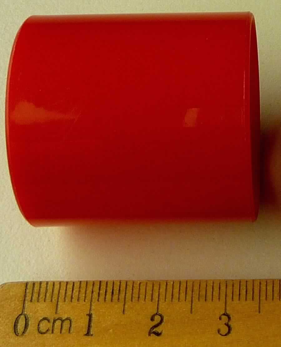 Angaben des Antragstellers:
PP-Ring
Material: Polypropylen
Verwendungszweck: Verpackung

Untersuchungsergebnis an einem Warenmuster:
Kurzes, rotes Rohr aus einem steifen Kunststoff. Das Rohr hat einen Durchmesser von 3,2 cm und eine Länge von 3,4 cm.

Befund:
Es liegt ein nicht biegsames Rohr aus Polypropylen im Sinne der Unterposition 3917 2210 vor.