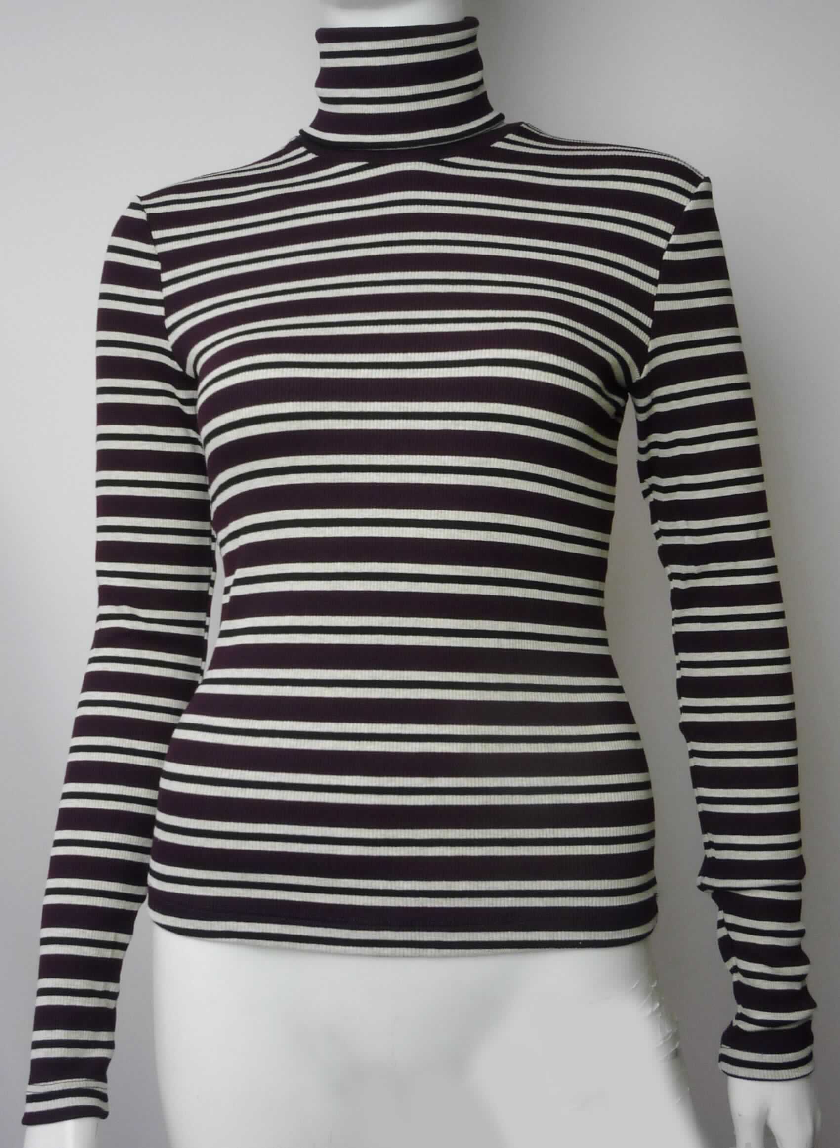 Unterziehpulli, sog. Rollkragenpullover für Frauen, Art. RSATO3368S, Größe S, Foto siehe Anlage,
- aus ca. 0,9 mm dicken (leichten), buntgewirkten Gewirken aus laut Antrag 90 % Viskose, 5 % Polyester, 
  5 % Elasthan (alles Chemiefasern); mit mehr als 12 Maschen je linearen Zentimeter in jeder Richtung
  (feinmaschig),
- über die Taille reichend (Rückenlänge: ca. 53,5 cm),
- mit einem enganliegenden, hohen Rollkragen, 
- ohne Öffnung und ohne Verschluss,
- mit langen, enganliegenden Ärmeln,
- enganliegend gearbeitet (Brustumfang ca. 74 cm),
- am unteren Rand durch Umschlagen und Festnähen gesäumt.

"Pullover (Unterziehpulli), aus Gewirken, aus Chemiefasern"