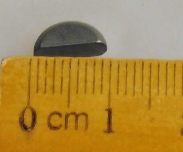 Es handelt sich um massive Erzeugnisse aus Stahl mit einer halbrunden Grundfläche. Die Erzeugnisse sind max. etwa 9,5 mm lang und etwa 3,2 mm hoch. 
Die sogenannten Federkeile werden in den Öffnungen (hier: Nut) von Wellen angebracht.
-Antragstellerangaben-

Abbildung siehe Anlage.

Derartige Erzeugnisse gehören als "Keile aus Stahl" zum TARIC-Code 7318 2400 90.