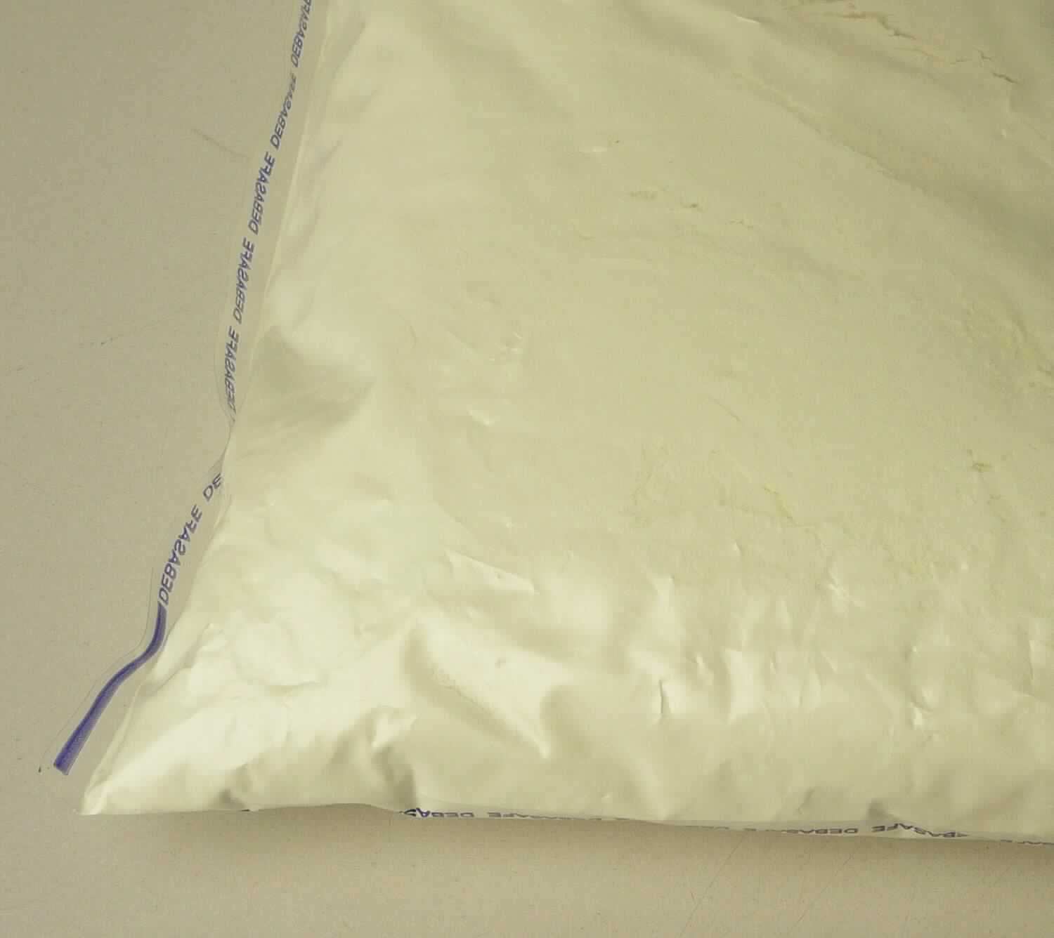 Rückstand der Sojaölherstellung

Antragsangaben: Socas Sojaflocken (Proteinflakes), zerkleinert. Mehl, hergestellt aus gereinigten, geschälten, gedämpften, flockierten und entfetteten Sojabohnen. Verwendungszweck: für die menschliche Ernährung. Laut Analysenbericht sind  7,5 % Gesamtfett und 48 % Eiweiß enthalten. 

Beschaffenheit des vorgelegten Warenmusters: hellgelbes, sehr feines Pulver.

Nicht Position 1208 der KN, da ein Rückstand der Ölherstellung vorliegt.


Ölkuchen und andere feste Rückstände aus der Gewinnung von Sojaöl, auch gemahlen oder in Form von Pellets.