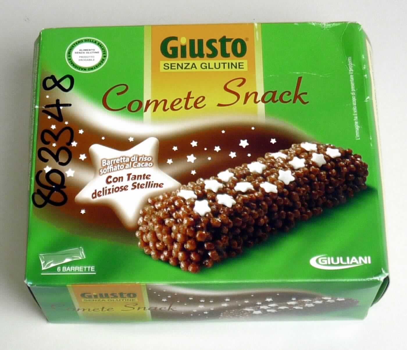 Reis Crispies Riegel mit Kakao und Milchschokolade

Antragsangaben:
"Giusto Cornete Snack Barretta di riso soffiato al Cacao Con Tante deliziose Stelline"

Beschreibung des vorgelegten Warenmusters:

Ca. 9 cm langer, 3 cm breiter und 2,0 cm dicker, barrenförmiger fester Riegel aus mit einer dünnen braunen kakaohaltigen Schicht überzogenen Reiscrispies, an der Oberfläche mit kleinen weißen Zuckersternchen bestreut und am Boden mit Milchschokolade überzogen. Geschmack vorherrschend nach aufgeblähtem geröstetem Reis, sehr süß und nach Schokolade. 6 einzeln in grüne Original-Schlauchfolie eingeschweißte Riegel befinden sich in einem überwiegend grünen Original-Umkarton. Der Aufdruck enthält italienischsprachige Angaben zum Erzeugnis ("SENZA GLUTINE ... Snack" und "Barretta die riso soffiato al Cacao"), Angaben zum Inhalt (6 x 20 g = 120 g), die Zutatenliste und auf einem separaten Aufkleber die GTIN (siehe jeweils Feld 8).

Kakao, berechnet als vollständig entfetteter Kakao: 6 GHT oder weniger (Antragsangaben) 

Lebensmittel, durch Aufblähen oder Rösten von Getreide oder Getreideerzeugnissen hergestellt, 
auf der Grundlage von Reis