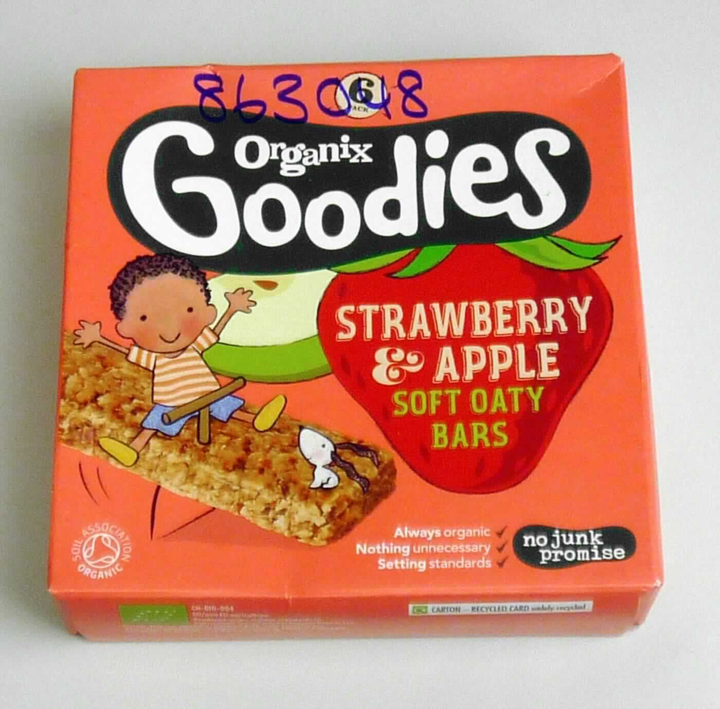 Getreideriegel mit Rosinen

Antragsangaben:
"Organix Goodies STRAWBERRY & APPLE SOFT OATY BARS"

Beschreibung des vorgelegten Warenmusters:

Ca. 8,5 cm langer, 3 cm breiter und 0,8 cm dicker, weicher, auf Druck leicht zerbröckelnder dunkelbrauner Riegel aus Getreideflocken und fein zerkleinerten Rosinen. Geschmack vorherrschend nach ungerösteten Haferflocken, süß und nach Rosinen. 6 einzeln in rosafarbene Original-Schlauchfolie eingeschweißte Riegel befinden sich in einem rosafarbenem Original-Umkarton. Der Aufdruck enthält Angaben zum Erzeugnis ("Organix Goodies" und "organic apple & strawberry oaty bars"), Angaben zum Inhalt (6 x 30 g = 180 g), die Zutatenliste und die GTIN (siehe jeweils Feld 8).

Kakao: Nach der Zutatenliste nicht enthalten

Getreide (ausgenommen Mais) in Form von Flocken, anderweit weder genannt noch inbegriffen, Riegel aus 
ungerösteten Getreideflocken, kein Müsli, auf der Grundlage von Hafer.
