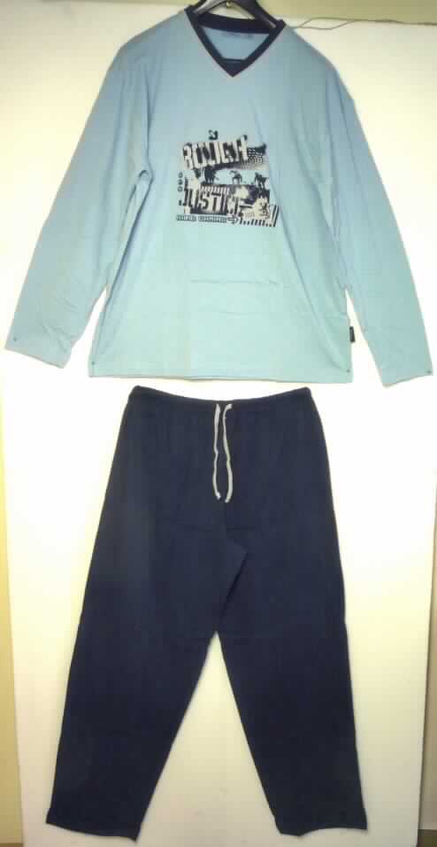 Schlafanzug, bestehend aus einem Oberteil und einer langen Hose, sog. Herren-Pyjama, Größe 52/54, Foto siehe Anlage,
- in einem Polybeutel mit Pappeinleger gemeinsam für den Einzelverkauf aufgemacht,
- aus 0,7 mm dicken, einfarbigen (Oberteil: hellblau) Gewirken und aus 0,8 mm dicken, einfarbigen 
  (Hose: dunkelblau) Gewirken aus laut Antrag 100% Baumwolle,
- nach Schnitt (weit geschnitten), Ausstattung und Material (lappig) erkennbar dazu bestimmt, ausschließlich 
  oder im Wesentlichen als Nachtkleidung im Bett getragen zu werden,
- ohne Merkmale, die auf einen bestimmten Trägerkreis hinweisen (unisex),
- Oberteil: 
-- über die Taille reichend (Rückenlänge: 76 cm),
-- mit einem V-förmigen Halsausschnitt mit kontrastfarbener Randeinfassung,  
-- ohne Öffnung und ohne Verschluss,
-- mit langen Ärmeln, 
-- auf der Vorderseite mit einem Bildaufdruck und einem Schriftzug verziert, 
-- am unteren Rand gesäumt,
- lange Hose: 
-- in der Taille abschließend; mit einem elastischen Taillenbund, mit Tunnelzug und Bindeband,
-- ohne Öffnung und ohne Verschluss,
-- mit knöchellangen Hosenbeinen,
-- an den Beinabschlüssen gesäumt.

"Schlafanzug, aus Gewirken, für Frauen, aus Baumwolle"