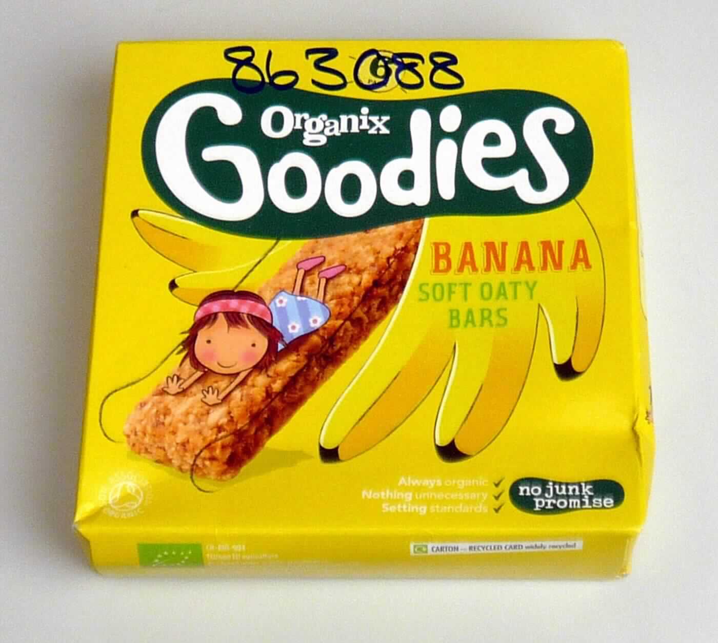 Getreideriegel mit Rosinen

Antragsangaben:
"Organix Goodies BANANA SOFT OATY BARS"
 
Beschreibung des vorgelegten Warenmusters:

Ca. 8,5 cm langer, 3 cm breiter und 0,8 cm dicker, weicher, auf Druck leicht zerbröckelnder dunkelbrauner Riegel 
aus Getreideflocken und fein zerkleinerten Rosinen. Geschmack vorherrschend nach ungerösteten Haferflocken, 
süß, nach Rosinen und leicht nach Bananen. 6 einzeln in gelbe Original-Schlauchfolie eingeschweißte 
Riegel befinden sich in einem gelben Original-Umkarton. Der englischsprachige Aufdruck enthält Angaben zum 
Erzeugnis ("Organix Goodies" und "organic banana soft oaty bars"), Angaben zum Inhalt (6 x 30 g = 180 g), die 
Zutatenliste und die GTIN (siehe jeweils Feld 8).

Kakao: Nach der Zutatenliste nicht enthalten

Getreide (ausgenommen Mais) in Form von Flocken, anderweit weder genannt noch inbegriffen, Riegel aus 
ungerösteten Getreideflocken, kein Müsli, auf der Grundlage von Hafer.