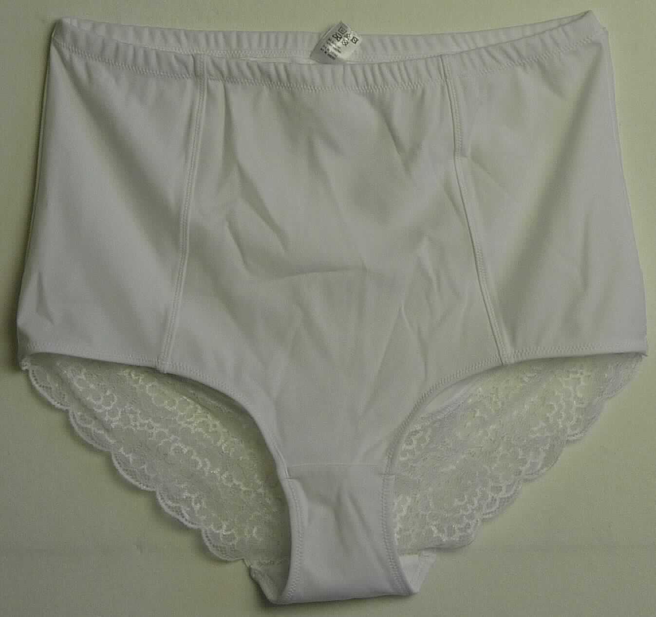 Slip, sog. Frauen Shape-Slip, Größe 44/46, Foto siehe Anlage,
- aus ca. 0,7 mm dicken, einfarbigen Gewirken aus laut Antrag 65 % Polyamid und 35 % Elasthan (beides 
  synthetische Chemiefasern), vorn im mittleren Bereich mit ca. 0,3 mm dicken, einfarbigen Gewirken aus laut 
  Antrag 83 % Polyamid und 17 % Elasthan unterlegt,
- als Taillenslip gearbeitet,
- mit ca. 21 cm hohen Seitenteilen (vom Beinausschnitt bis zum oberen Rand gemessen); an den Rändern 
  mit elastischen Abschlüssen,
- mit Schrittfutter,
- hinten an den Beinausschnitten aus durchbrochenen Gewirken (sog. Raschelspitze) gearbeitet,
- aufgrund des Schnitts eindeutig als Frauenkleidung erkennbar,
- weist aufgrund der Verarbeitung (hohe Elastizität in Längs- und Querrichtung) nicht die Eigenschaften einer 
  Miederhose im Sinne der Position 6212 auf.

"Slip, aus Gewirken, für Frauen, aus Chemiefasern"
