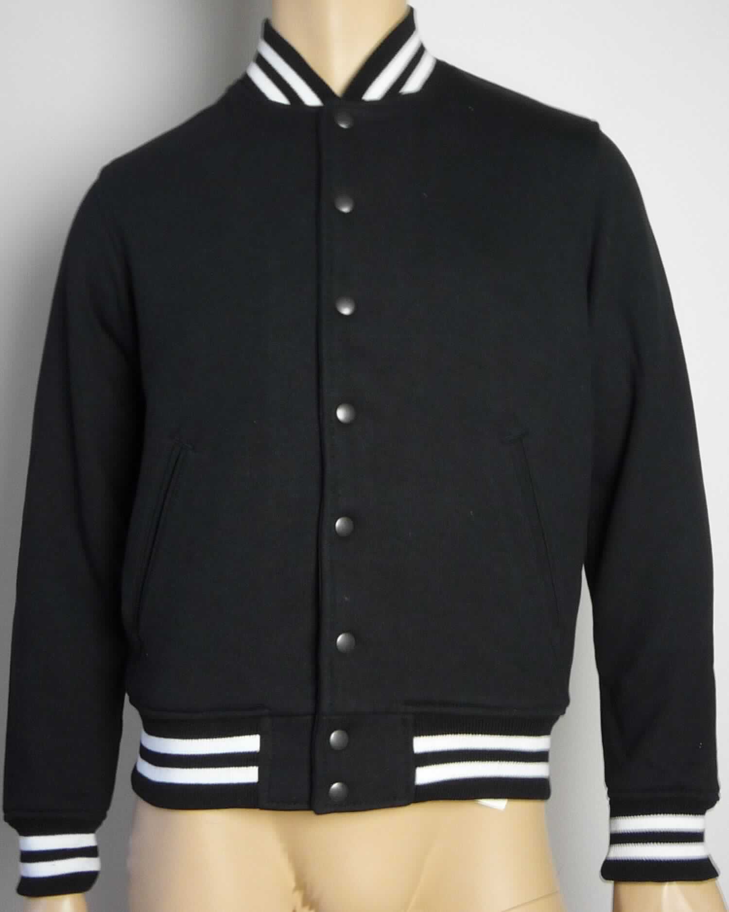 Blouson, sog. Strickjacke, Art. HVT401, Größe XS, Foto siehe Anlage,
- aus ca. 2,4 mm dicken, einfarbigen Gewirken aus laut Antrag 71 % Baumwolle und 29 % Polyester 
  (synthetische Chemiefasern),
- über die Taille reichend (Rückenlänge: ca. 63 cm),
- hinten mit einem schmalen Stehkragen,
- mit einer durchgehenden Öffnung mit Druckknopfverschluss von links auf rechts (Männerkleidung),
- mit langen Ärmeln, die über den unteren Rand des Kleidungsstücks hinausreichen; an den Ärmelenden
  mit gerippt gewirkten Bündchen verengt,
- vorn mit zwei eingesetzten, offenen Taschen unterhalb der Taille,
- am unteren Rand mit einem angesetzten, gerippt gewirkten, verengenden Bund,
- erfüllt die Merkmale zur Einreihung als Blouson, somit keine Jacke oder Strickjacke.
 
 
"Blouson, aus Gewirken, für Männer, aus Baumwolle"