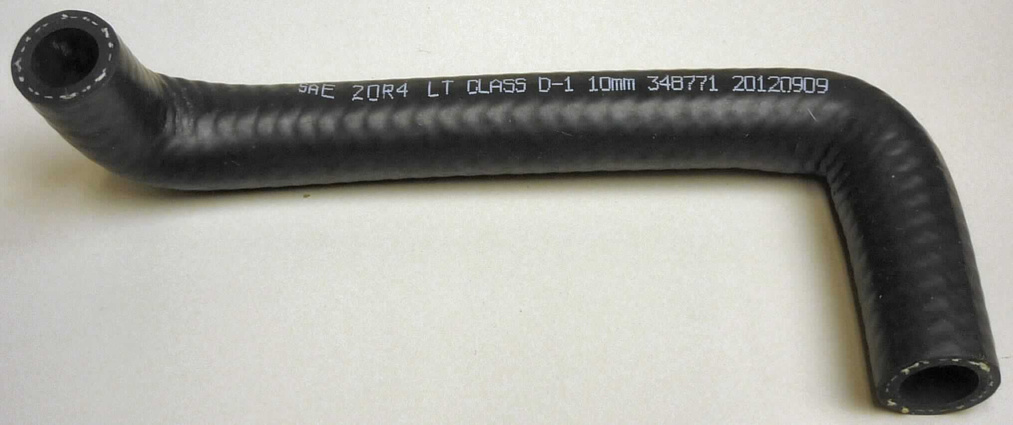 Angabe des Antragstellers: 
Verbindungsrohr aus EPDM-Kautschuk

Feststellungen an einem Warenmuster:
Schwarzer, elastischer, gewinkelter Schlauch ohne Anschlussstücke und mit textiler Verstärkung.

Befund:
Schläuche aus Weichkautschuk mit textiler Verstärkung und ohne Verbindungsstücke werden von der Unterposition 4009 3100 erfasst.