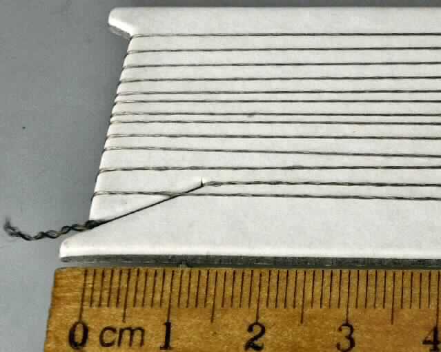 Metallisiertes Garn, sog. Silbergarn, Foto siehe Anlage,
- als Meterware, in Form eines gedrehten, metallisierten Garnes aus synthetischen Filamenten,
- aus laut Antrag:
-- 100 % Polyamid, 
-- mit Silber getränkt,
-- zur Herstellung von technischen Geweben,
-- auf Spulen zu 1 kg aufgemacht.

"Metallisiertes Garn aus Garnen aus Spinnstoffen, mit Metall überzogen"