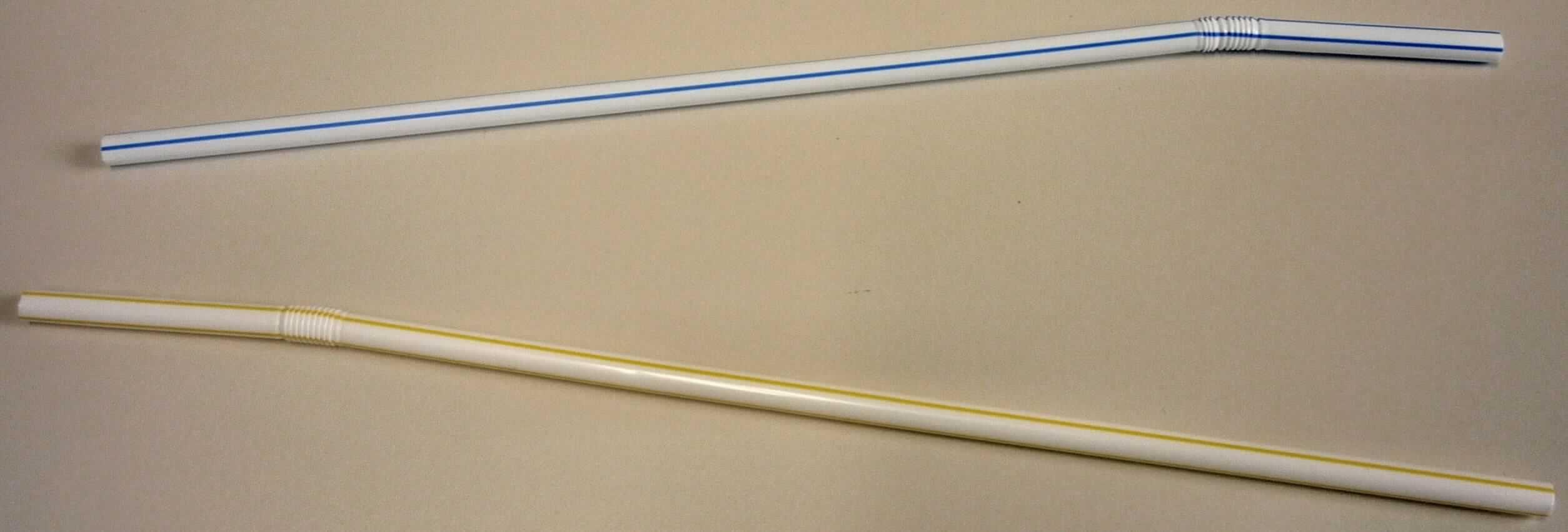 Angaben des Antragstellers:
Trinkhalm flex
Material: Polypropylen, Farbe: weiß/bunt gestreift; Länge: 24,00 cm; Durchmesser: 0,50 cm

Untersuchungsergebnis an einem Warenmuster:
Zwei weiße, in Längsrichtung blau bzw. gelb gestreifte Trinkhalme aus Kunststoff (Länge: ca. 24 cm). Die Halme sind im oberen Drittel mit einer Biegevorrichtung versehen, sonst in der laufenden Länge nicht biegsam (der Halm knickt beim Biegen).

Befund:
Es liegt ein nicht biegsames Rohr aus Polypropylen im Sinne der Position 3917 vor.