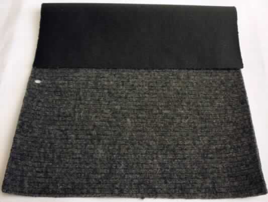 Textillaminat, Foto siehe Anlage,
- als Meterware mit einer Breite von mehr als 30 cm,
- aus zwei mit ihrer ganzen Fläche aufeinanderliegenden und so miteinander durch Kleben verbundenen Lagen,
- laut Untersuchungsergebnis bestehend aus:
-- einer Oberlage aus einem buntgewirkten (melierte Garne) Kuliergewirke
   aus überwiegend (ca. 60 - 65 GHT) Wolle und aus Polyamidfasern (synthetische Chemiefasern),
--- keine Elastomergarne oder Kautschukfäden enthaltend,
--- laut Antrag die Schauseite bildend, 
-- mit einer Unterlage aus einem schwarz gefärbten Kuliergewirke (Interlook) aus synthetischen Chemiefasern,
--- keine Elastomergarne oder Kautschukfäden enthaltend,
- im Hinblick auf die Verwendung (Herstellung von Schuhen) und den Wert bestimmt das die Schauseite bildende
  Kuliergewirke der Oberlage den Charakter der Ware.

"Gewirke, anderes als in den Positionen 6001 bis 6005 genannte, aus Wolle"