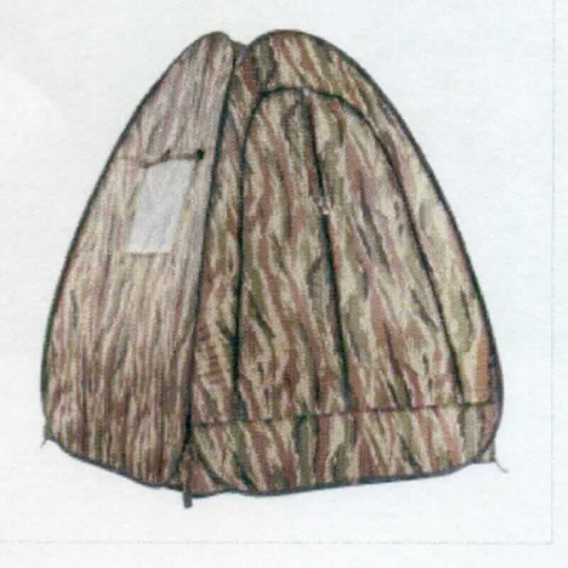 Zelt, sog. Pop-Up Camouflage, Art.: 16345, Foto siehe Anlage,
- in einer einfachen Tasche mit Reißverschluss und Tragegriffen [übliche Verpackung im Sinne der AV 5 b)]
  verpackt, 
- in den Abmessungen (L x B x H): 110 cm x 110 cm x 140 cm,
- in Pop-Up-Technik auf- und abbaubar,
- mit einem Spannrahmen aus unedlem Metall, einem Bezug aus buntbedruckten (in Tarnfarben) Geweben und
  einem Bodenteil aus einfarbigen Geweben; beide Gewebe aus laut Antrag 100 % Polyester (synthetische
  Chemiefasern),
- auf einer Seite mit einer Öffnung mit Reißverschluss, 
- mit zwei verdeckten Seitenfenstern aus durchbrochenen Gewirken (sog. Fliegengitter),
- durch Zusammennähen konfektioniert,
- am Bodenteil mit vier Schlaufen zur Befestigung der beigefügten vier sog. Heringe aus unedlem Metall am Boden,
- dient als Tarnversteck für fotografische Aufnahmen in der Natur.

"Zelt aus Spinnstoffen, aus synthetischen Chemiefasern"