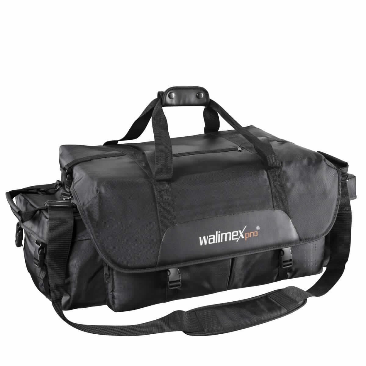 Handkofferähnliches Behältnis, sog. walimex pro Foto- und Studiotasche XXL, Art.-Nr. 13053, Abbildung siehe Anlage, 
- mit einer Außenseite aus Spinnstoffen und einem schmalen Streifen aus Kunststofffolien auf der Vorderseite, 
- mit zwei angenähten Handtragegurten, zwei abnehmbaren Handtragegriffen auf den Schmalseiten und einem 
  abnehmbaren, verstellbaren, gepolsterten Schultertragegurt, 
- auf der Oberseite mit einem Reißverschlussfach und zwei angenähten Klettbändern (z. B. zur Befestigung eines 
  Stativs), 
- auf beiden Schmalseiten mit einem Einsteckfach mit Klettverschluss und zwei Schnappverschlüssen, 
- - innen mit zwei mit Klettbändern versehenen, variablen Trennstegen, 
- auf der Vorderseite mit einem großen Fach mit Doppelreißverschluss, mit diversen Einsteckmöglichkeiten, 
- Hauptfach mit einem Deckel mit vier Schnappverschlüssen und einem weiteren Deckel mit einem entlang des 
  oberen Randes über drei Seiten umlaufenden Doppelreißverschluss zu öffnen (beide Deckel sind mit Klettver- 
  schlüssen verbunden, 
- - im inneren Deckel mit 4 Reißverschlussfächern, ansonsten innen mit diversen mit Klettbändern versehenen, 
    Trennstegen zum individuellen Gestalten des Innenraumes, vollständig gepolstert und gefüttert, 
- am Boden mit fünf Stellfüßchen aus Kunststoff, 
- formstabil, mit den Abmessungen von ca. 71 (L) x 33 (B) x 30 (H) cm, 
- zum Transport der Studioausrüstung eines Fotografen bestimmt, 
- keine Hinweise auf Handarbeit.

"Handkofferähnliches Behältnis, mit Außenseite aus Spinnstoffen, nicht handgearbeitet"