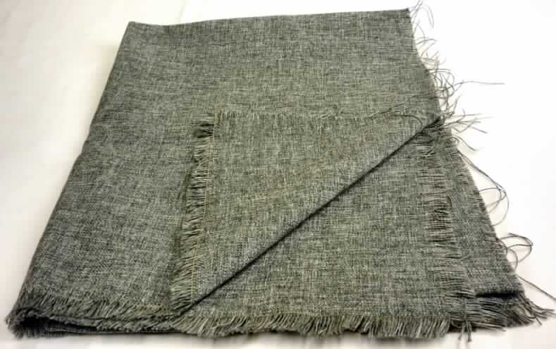 Gewebe, sog. Möbelbezugsstoff, Foto siehe Anlage,
- als Meterware,
- mit einer Breite laut Antrag von ca. 144 cm,
- laut Untersuchungsergebnis:  
-- aus synthetischen Spinnfasern (Polypropylen),
-- buntgewebt (melierte Garne),
-- in Leinwandbindung,
- dient laut Antrag als Möbelbezugsstoff.

"Gewebe aus synthetischen Spinnfasern (Polypropylen), mit einem Anteil an diesen Spinnfasern von mehr
 als 85 GHT, buntgewebt"