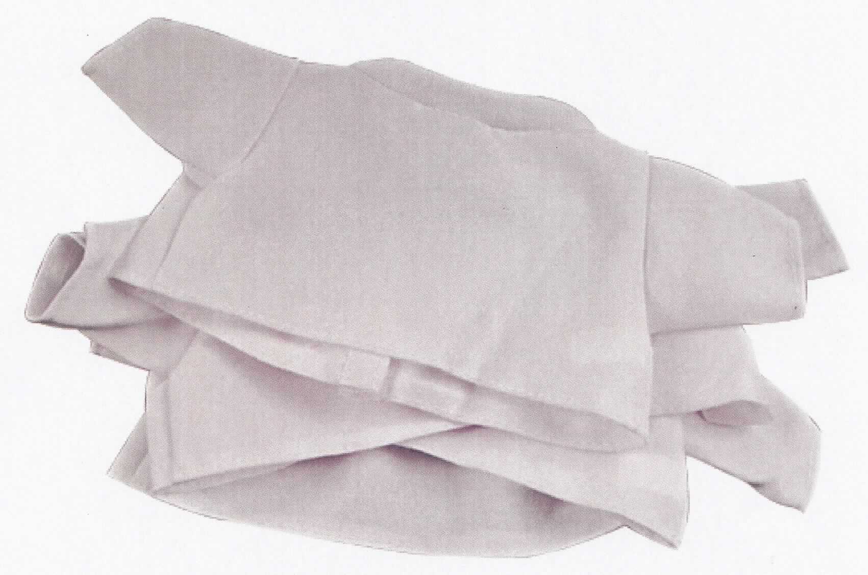 Es handelt sich um ein ca. 8 x 16 cm (HxB; Breite mit Ärmeln) großes, weißes T-Shirt aus Spinnstoffgewirken, sog. "Ersatzshirt für Kuscheltier, Art. Shirt-Hase-16" mit einem runden Halsausschnitt und kurzen Ärmeln. Der Kragenbereich, die Ärmelenden und der gerade, untere Rand des Shirts sind mit einem angesetzten Bund ausgestattet.

Das T-Shirt ist aufgrund der Gestaltung erkennbar hauptsächlich als Zubehör für Puppen bestimmt. Eine mögliche Verwendung als Zubehör für Plüschtiere steht der Einreihung nicht entgegen. 

Die Ware dient der spielerischen Unterhaltung von Kindern mit Puppen.

Das Erzeugnis ist als "Zubehör für Puppen, nur Nachbildungen von Menschen darstellend" einzureihen.