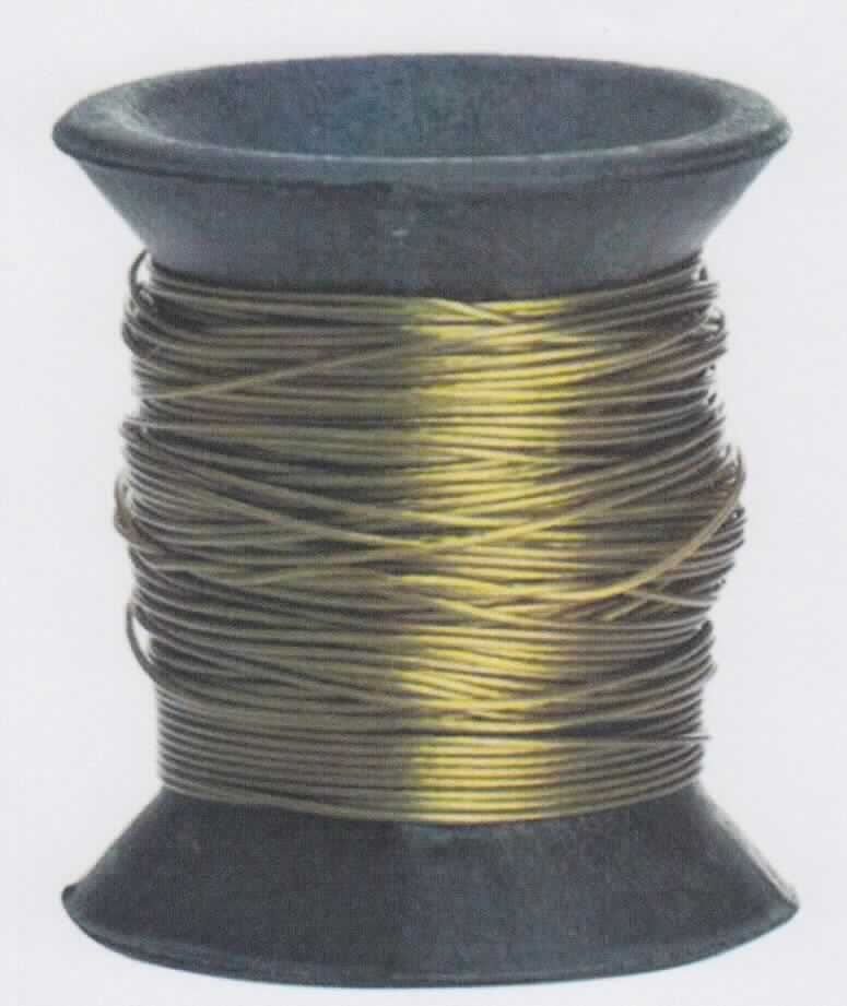 Litze aus anderem legierten Stahl

Bei der Ware handelt es sich um eine Litze, die sich aus sieben einzelnen Drähten eines anderen legierten Stahls zusammensetzt. Die Litze ist zusätzlich mit einem goldfarbenen Kunststoff überzogen, so dass ihr Durchmesser 0,45 mm beträgt. Die Ware ist auf einer Spule aufgerollt und für die Erstellung von Schmuckstücken vorgesehen.

Die Ware ist als Litze aus einem anderen legierten Stahl, mit einer größten Querschnittsabmessung von 3 mm oder weniger in die Unterposition 7312 1049 der Kombinierten Nomenklatur einzureihen.